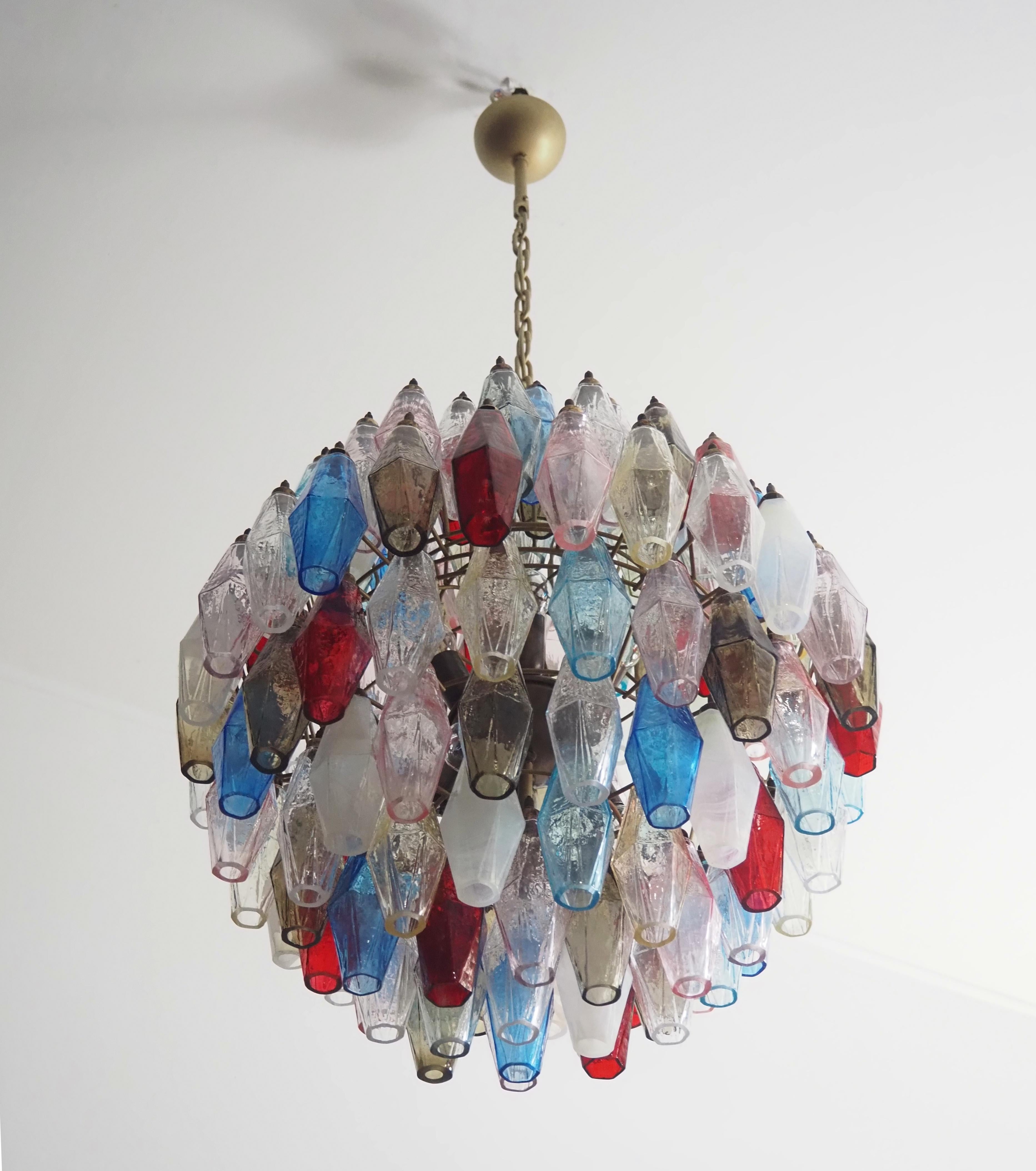 Lampadari in vetro di Murano - 185 bicchieri multicolore in vendita 3