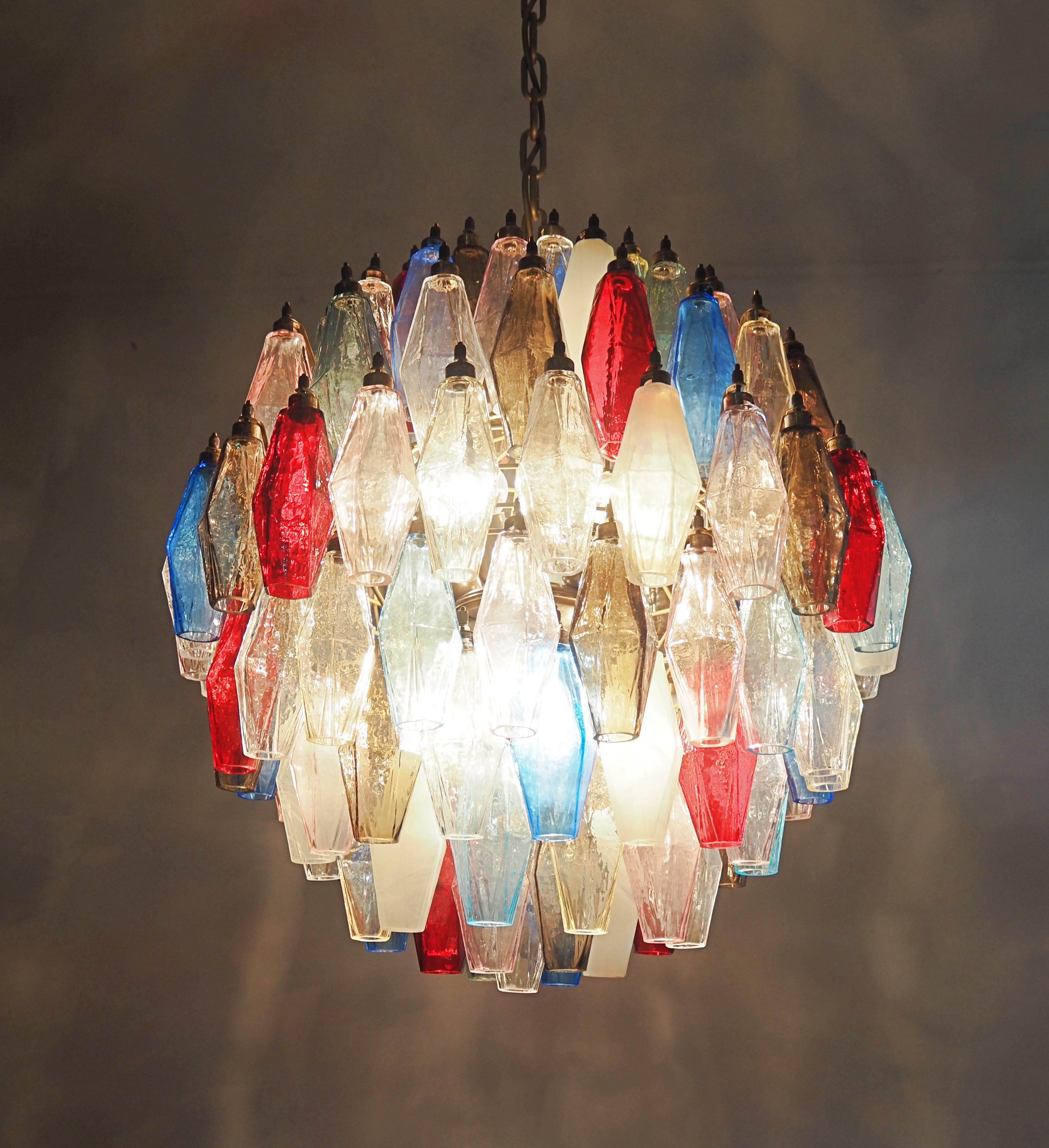Moderno Lampadari in vetro di Murano - 185 bicchieri multicolore in vendita