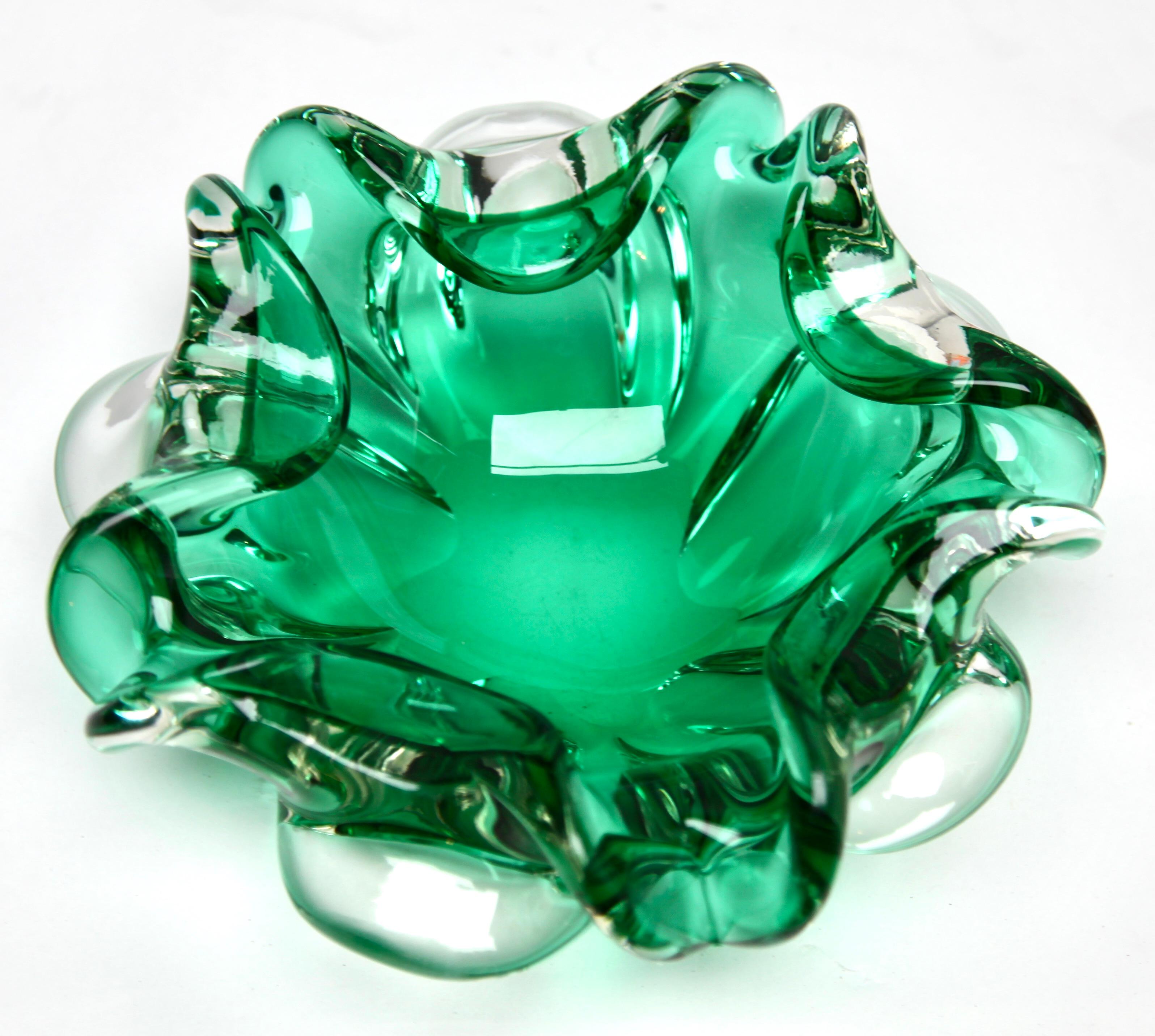 Faceted Murano Glass Chartreuse Ruffle Biomorphic Bowl of 1950s