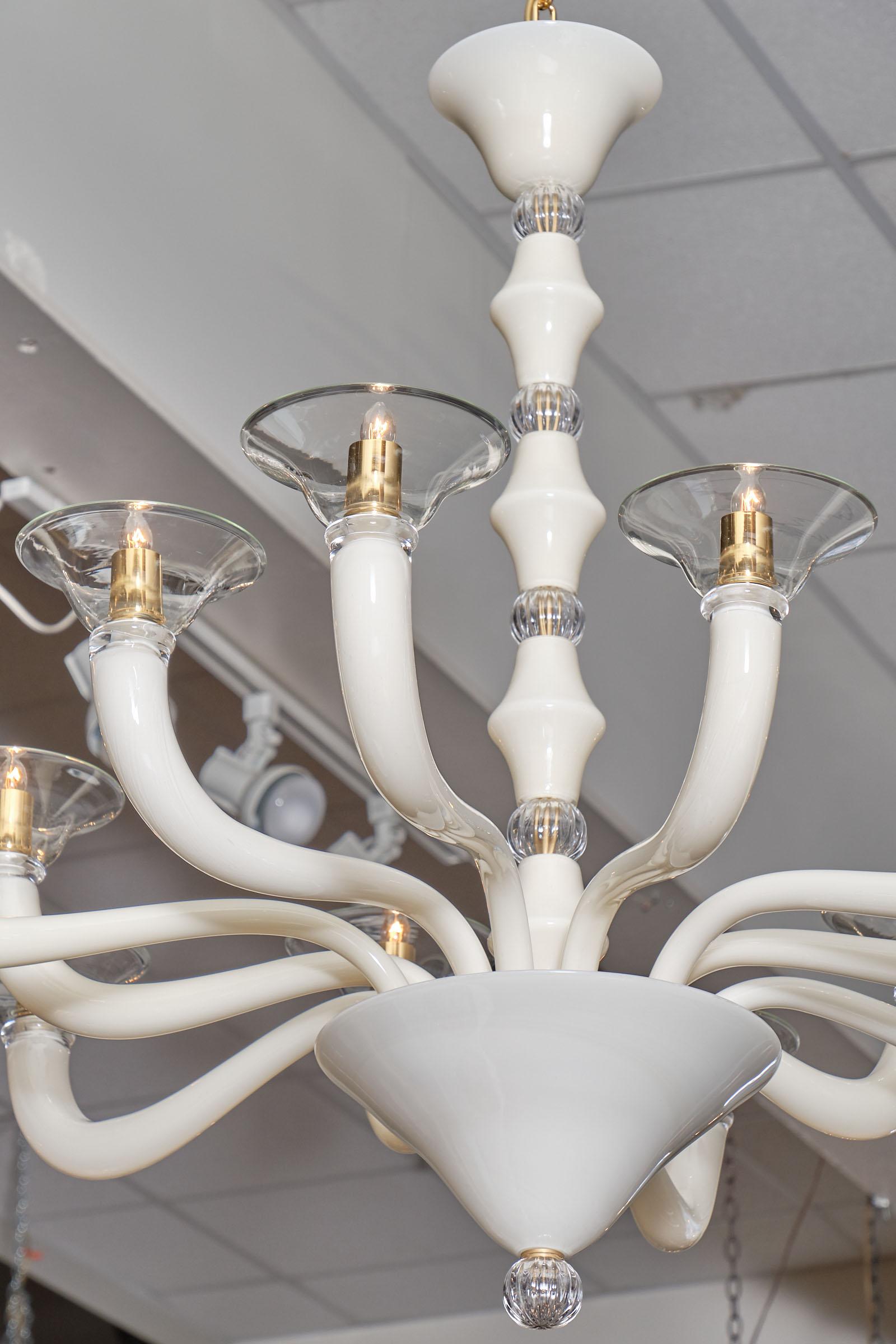 Murano Glass Clear and Ivory Chandelier In Excellent Condition For Sale In Austin, TX