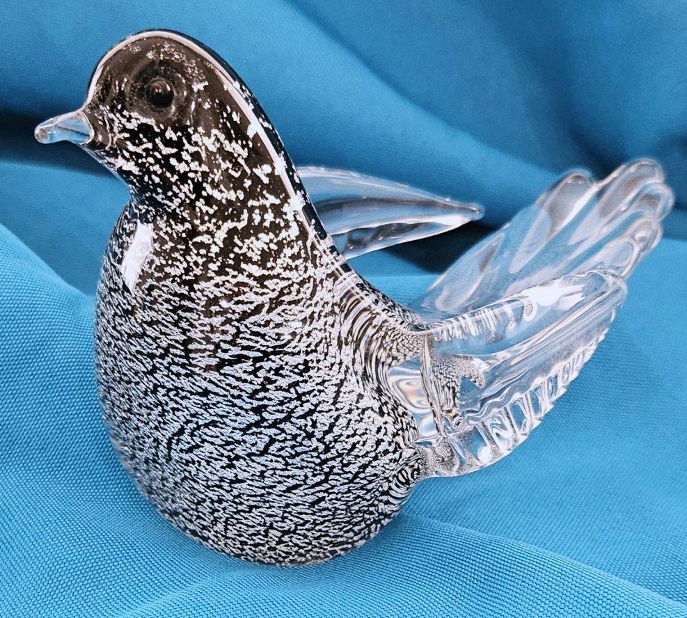Vetro Scultura di uccello in vetro di Murano con foglie d'argento incastonate di Oball, con etichetta originale in vendita