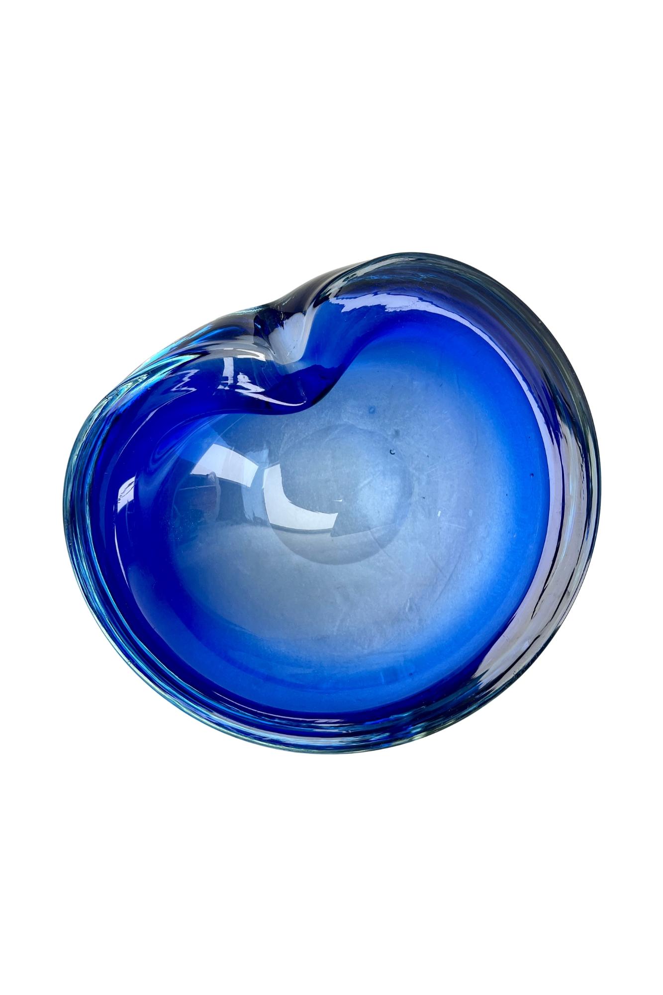 Mid-Century Modern Murano Glass Cobalt Bowl Attributed to Flavio Poli for Somerso For Sale