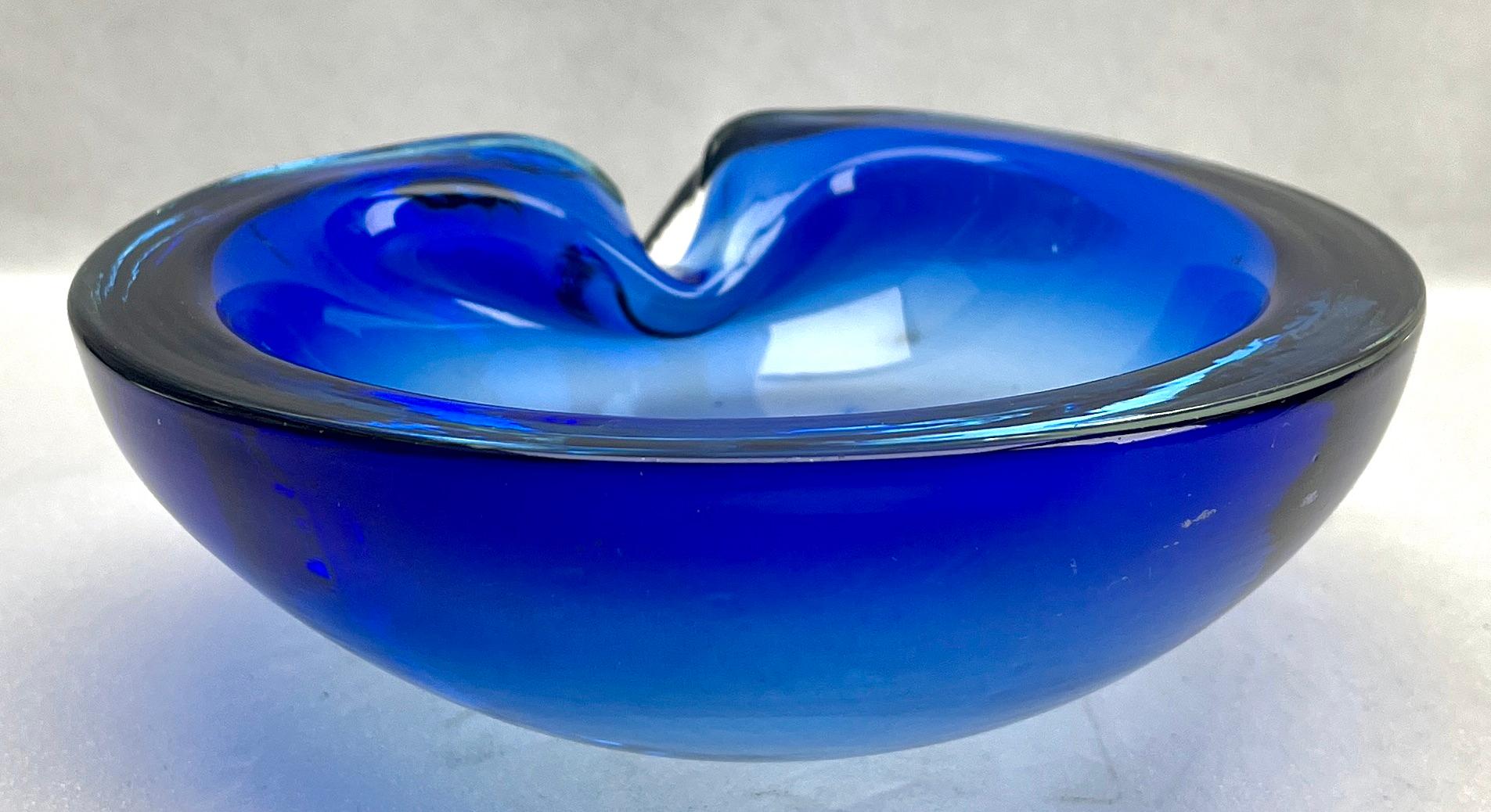 Murano-Glasschale aus Kobalt, Flavio Poli für Somerso zugeschrieben im Zustand „Gut“ im Angebot in Verviers, BE