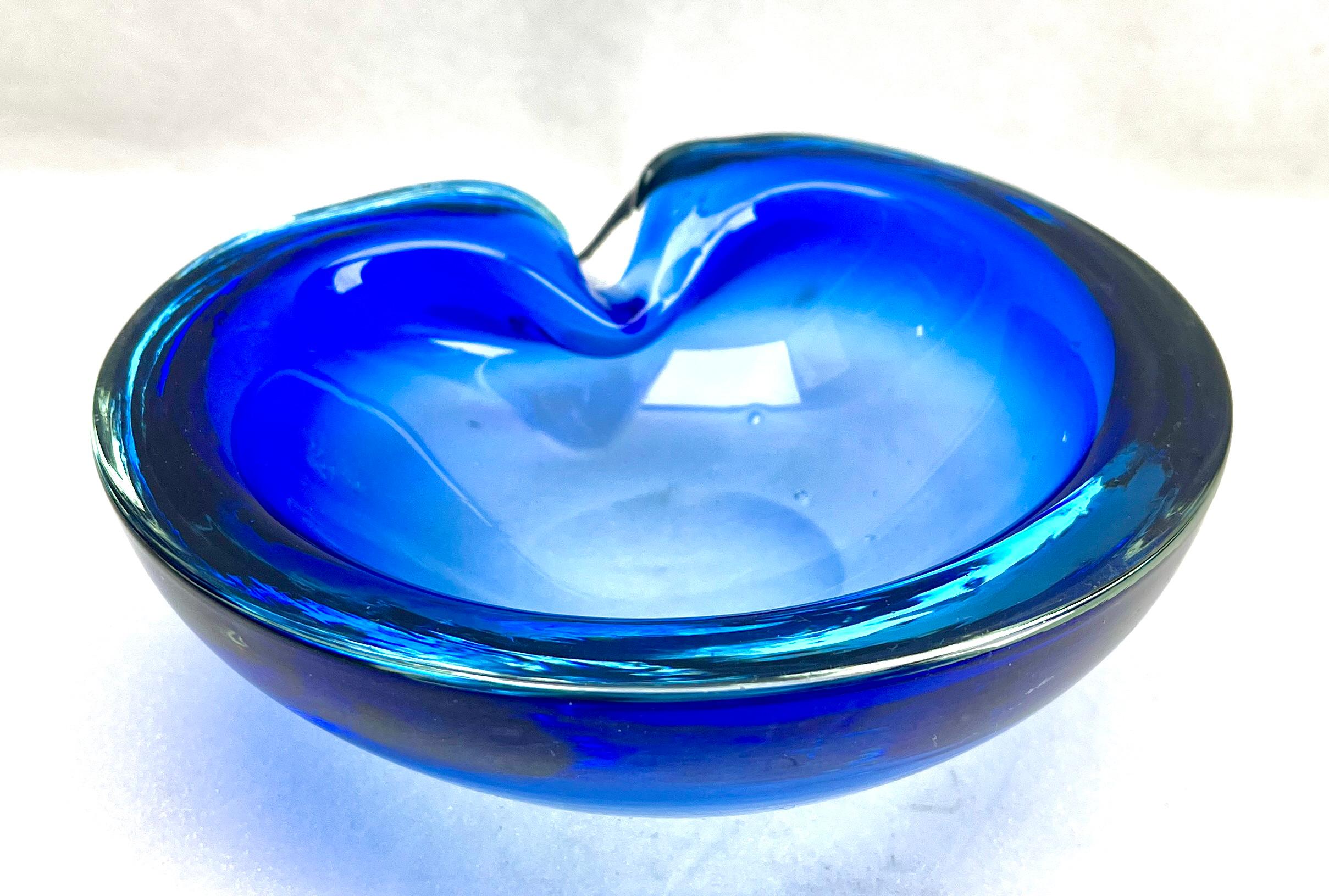 Art Glass Murano Glass Cobalt Bowl Attributed to Flavio Poli for Somerso For Sale