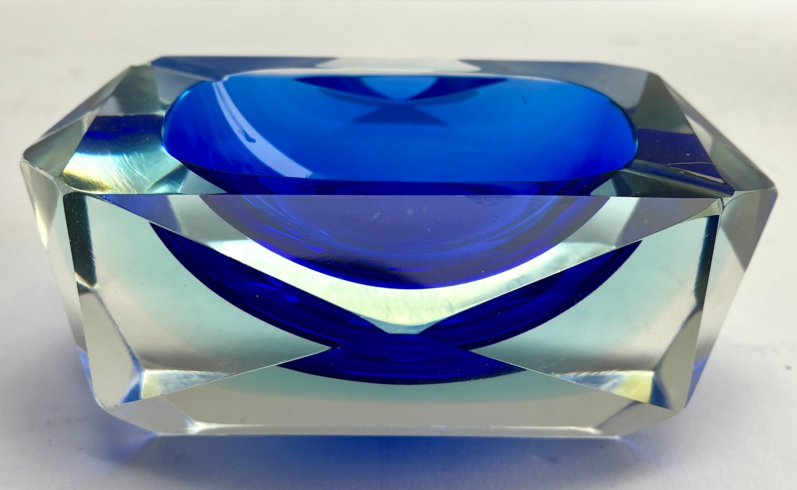 Murano Glass Cobalt. Bowl by Flavio Poli for Seguso. In Good Condition For Sale In Verviers, BE