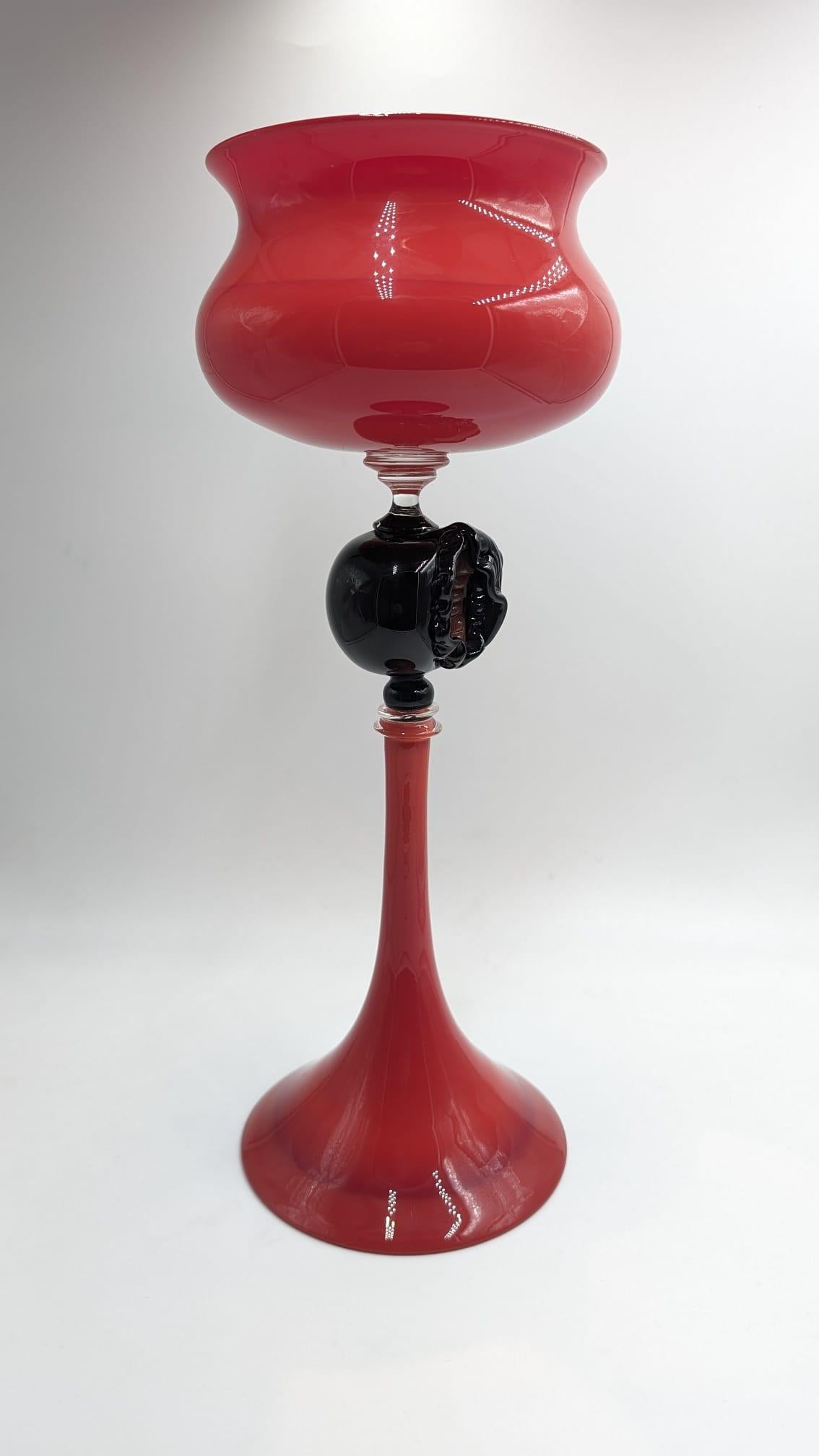 Italiano Compressa in vetro di Murano di colore rosso di Andrea Zilio in vendita