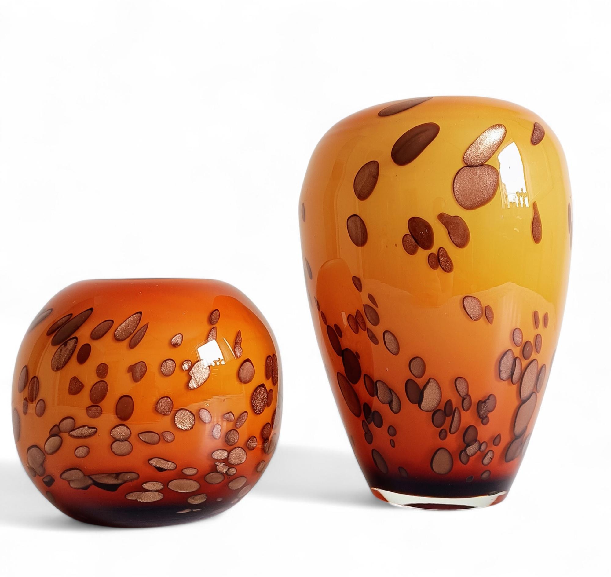 Murano Glas Cooper Goldflecken Paar mundgeblasene Vasen, Italien, 1960er Jahre (Handgefertigt) im Angebot