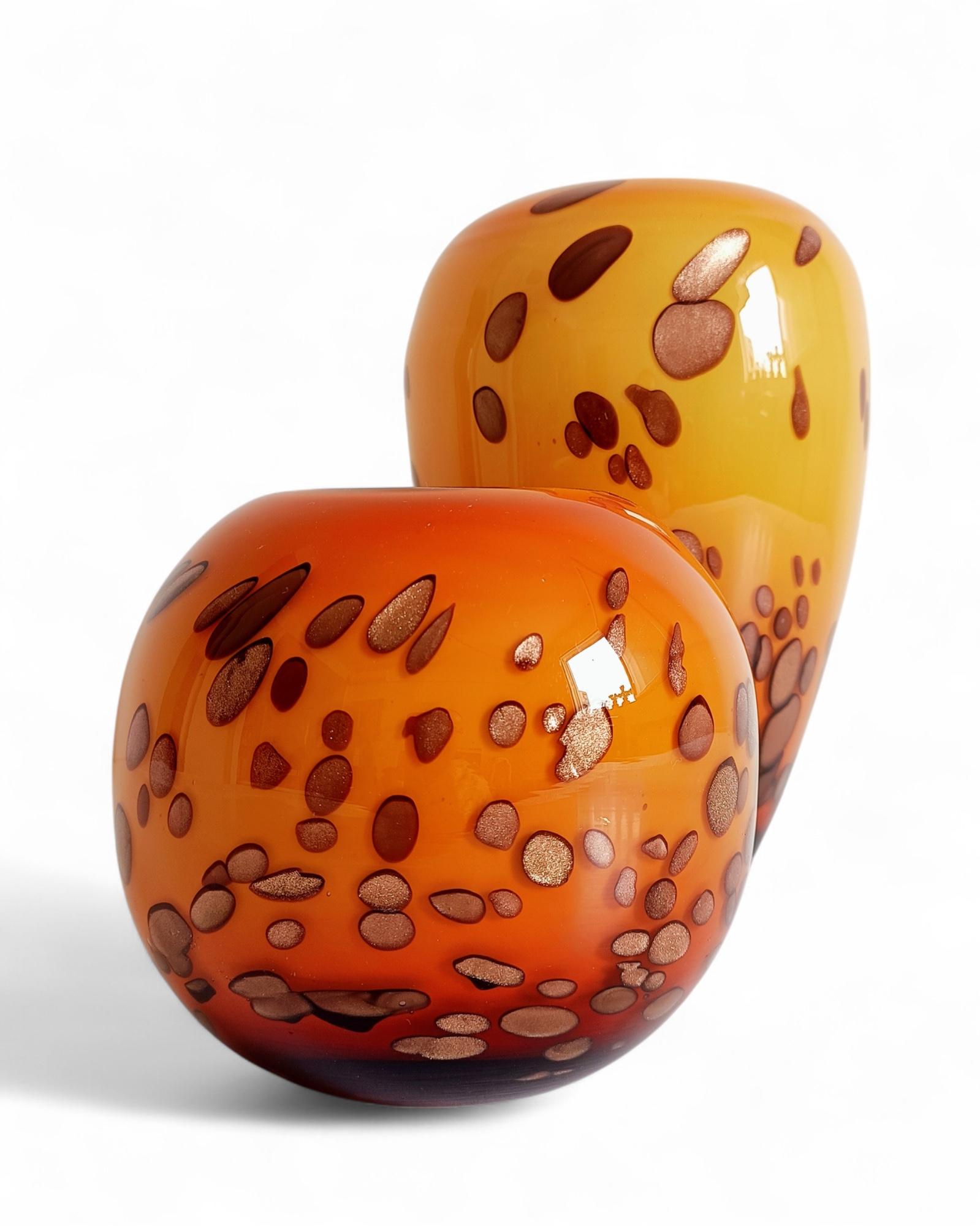 Murano Glas Cooper Goldflecken Paar mundgeblasene Vasen, Italien, 1960er Jahre im Zustand „Hervorragend“ im Angebot in Valencia, VC