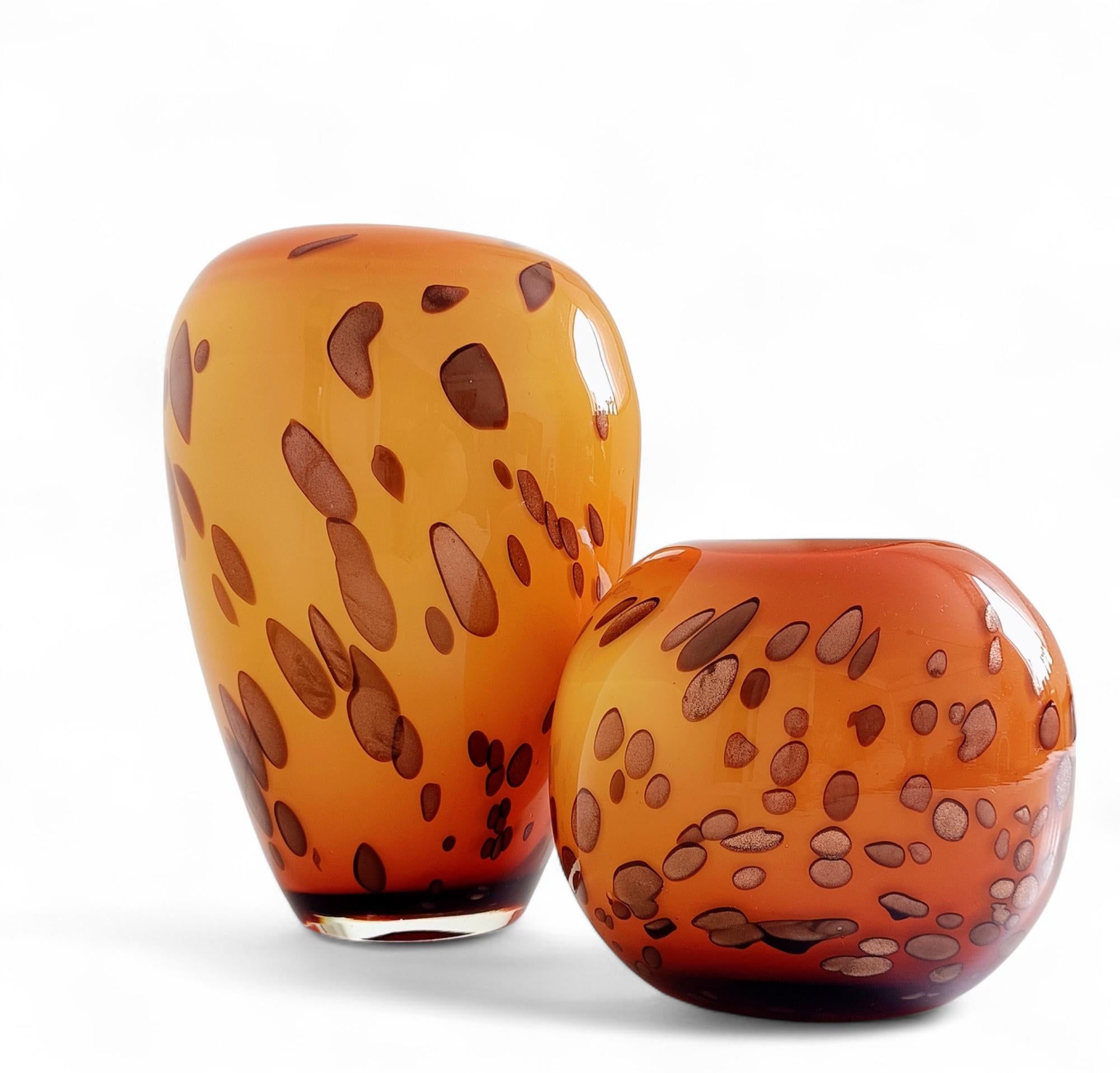 Murano Glas Cooper Goldflecken Paar mundgeblasene Vasen, Italien, 1960er Jahre (Mitte des 20. Jahrhunderts) im Angebot