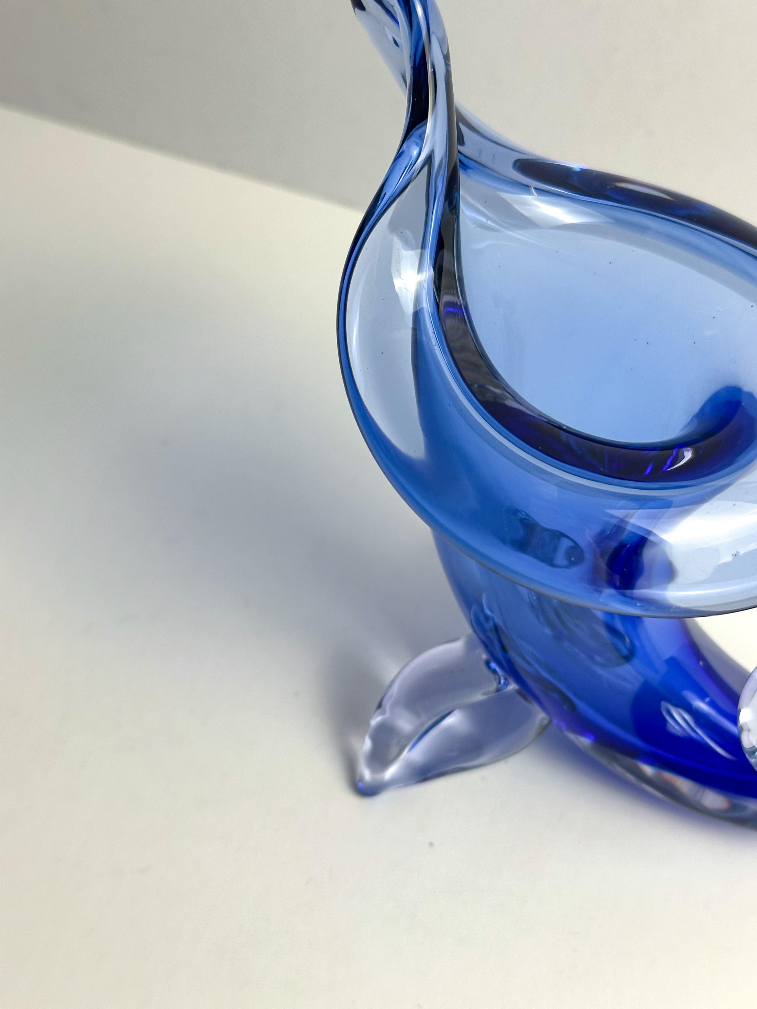 Italiano Vaso Cornucopia in vetro di Murano in blu cobalto Sommerso di Archimede Seguso, anni '50 in vendita