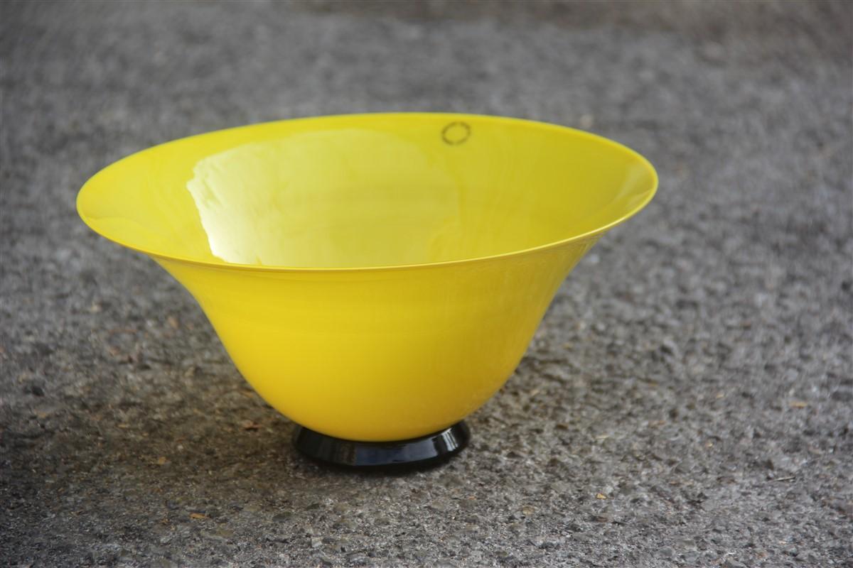 Late 20th Century Murano Glass Cup Vase Yellow Black 1989 Mendini Attributed Italian Design For Sale