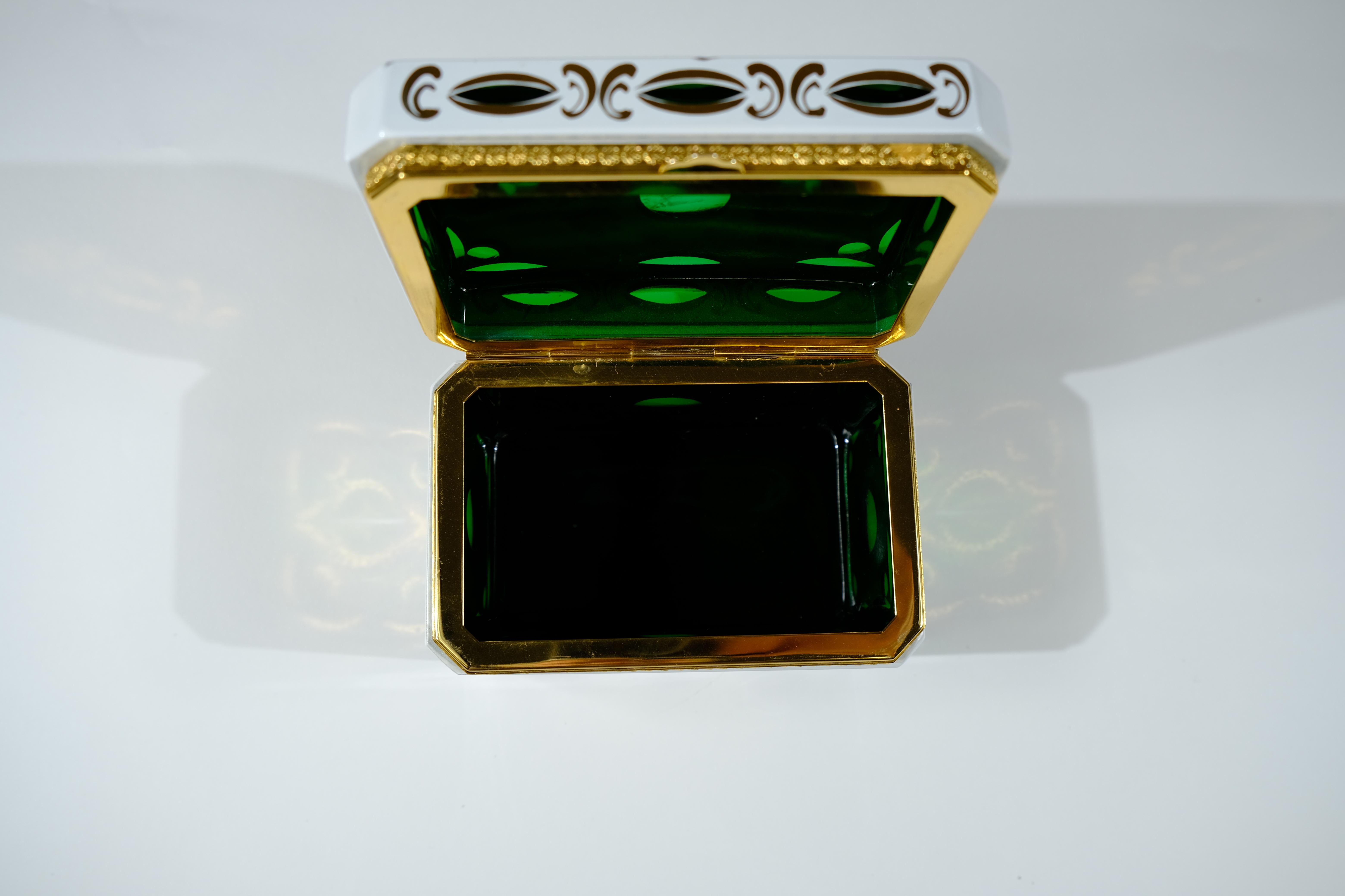 20th Century Murano glass decorative box. Painted green glass. Mid 20th c For Sale