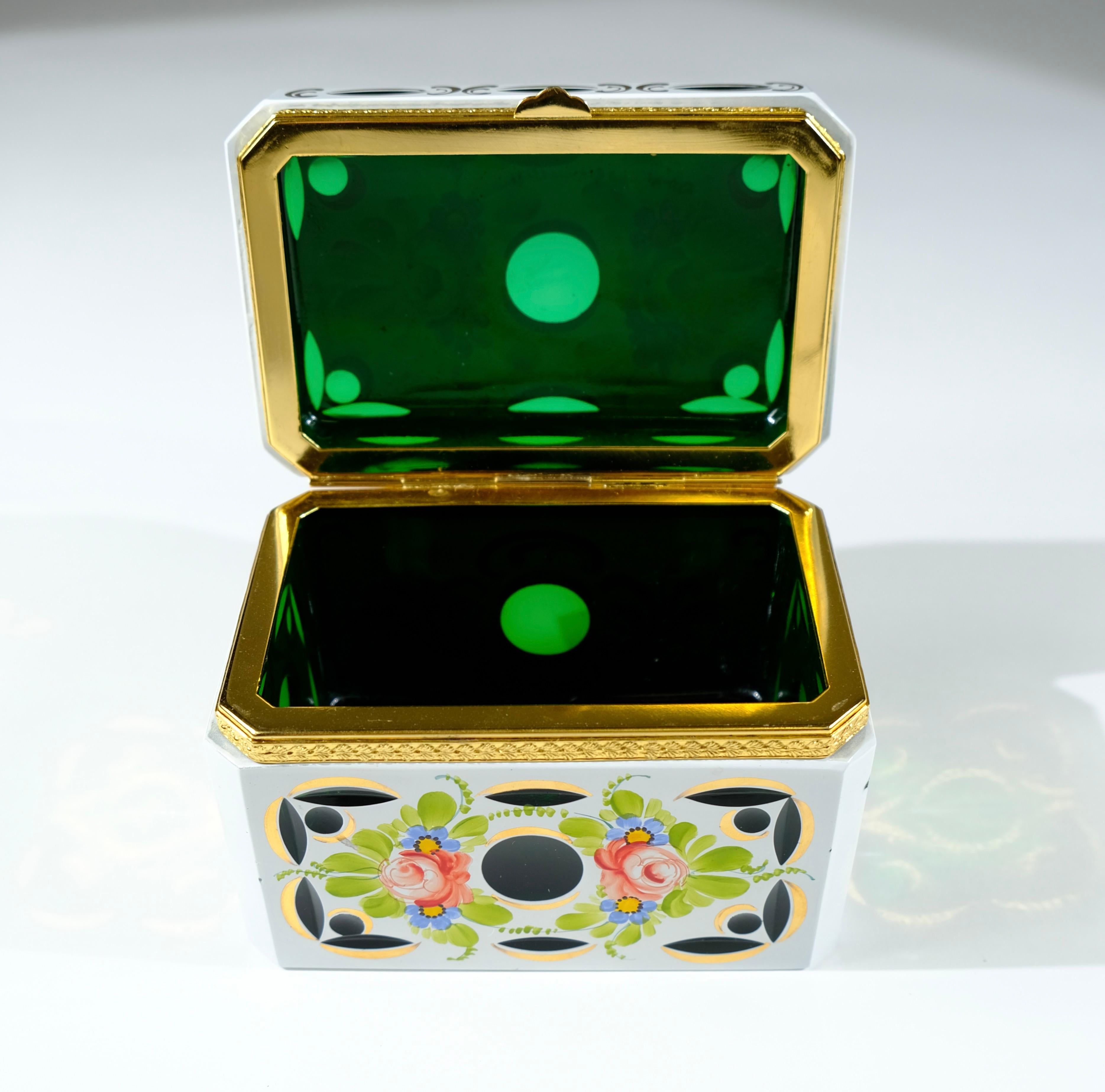 Murano glass decorative box. Painted green glass. Mid 20th c For Sale 3