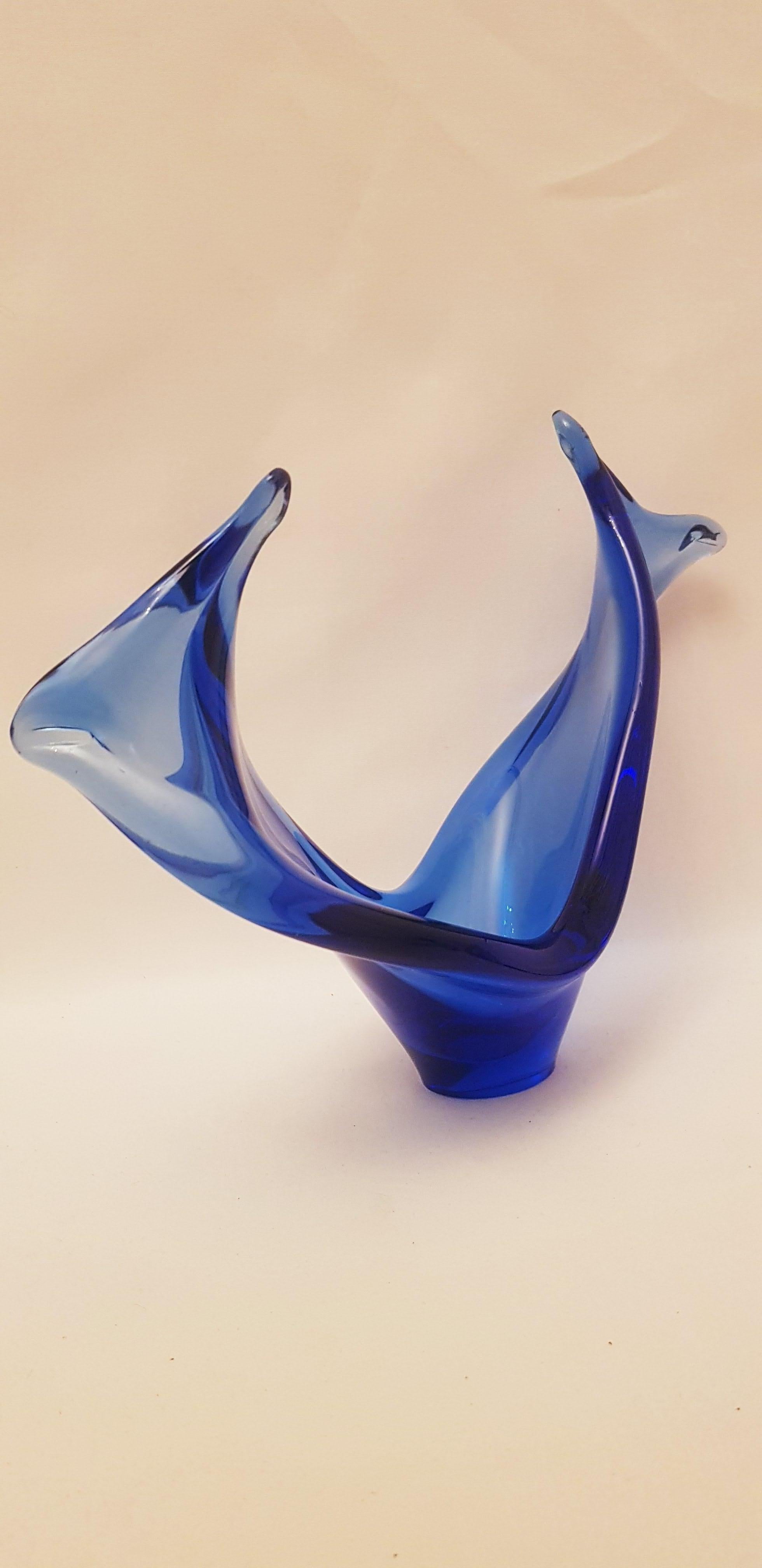 Beautiful large Murano glass design bowl in blue from Vetri Cenedese. In excellent condition.