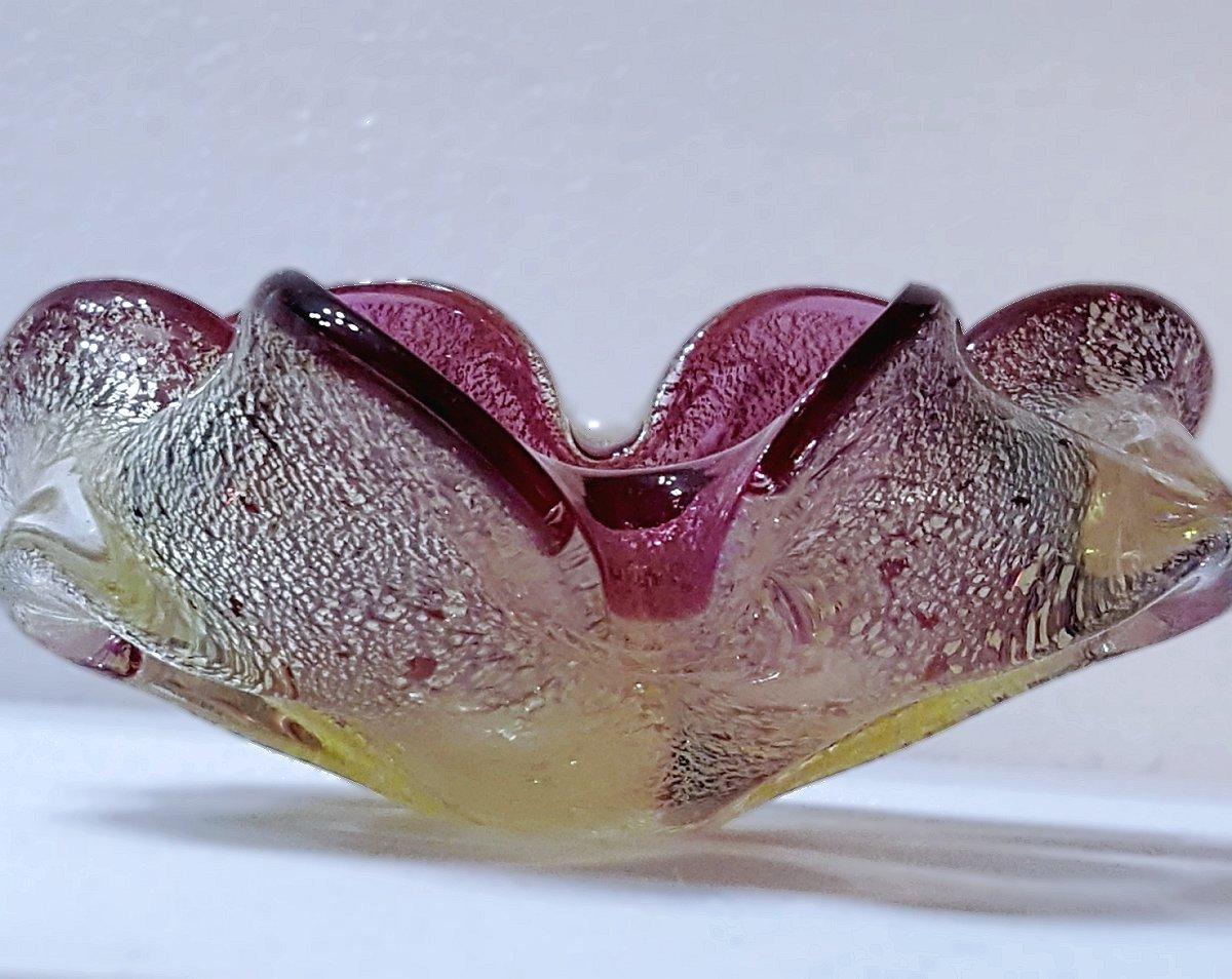 Murano Glass Dish / Bowl with Aventurine - vintage - could be Barovier & Toso but I can't be sure.  Beautiful plum hues with gold and silver. 
Nice vintage condition.  Apx 6 x 2 inches.

Measurements are approximate. Please be aware that the color