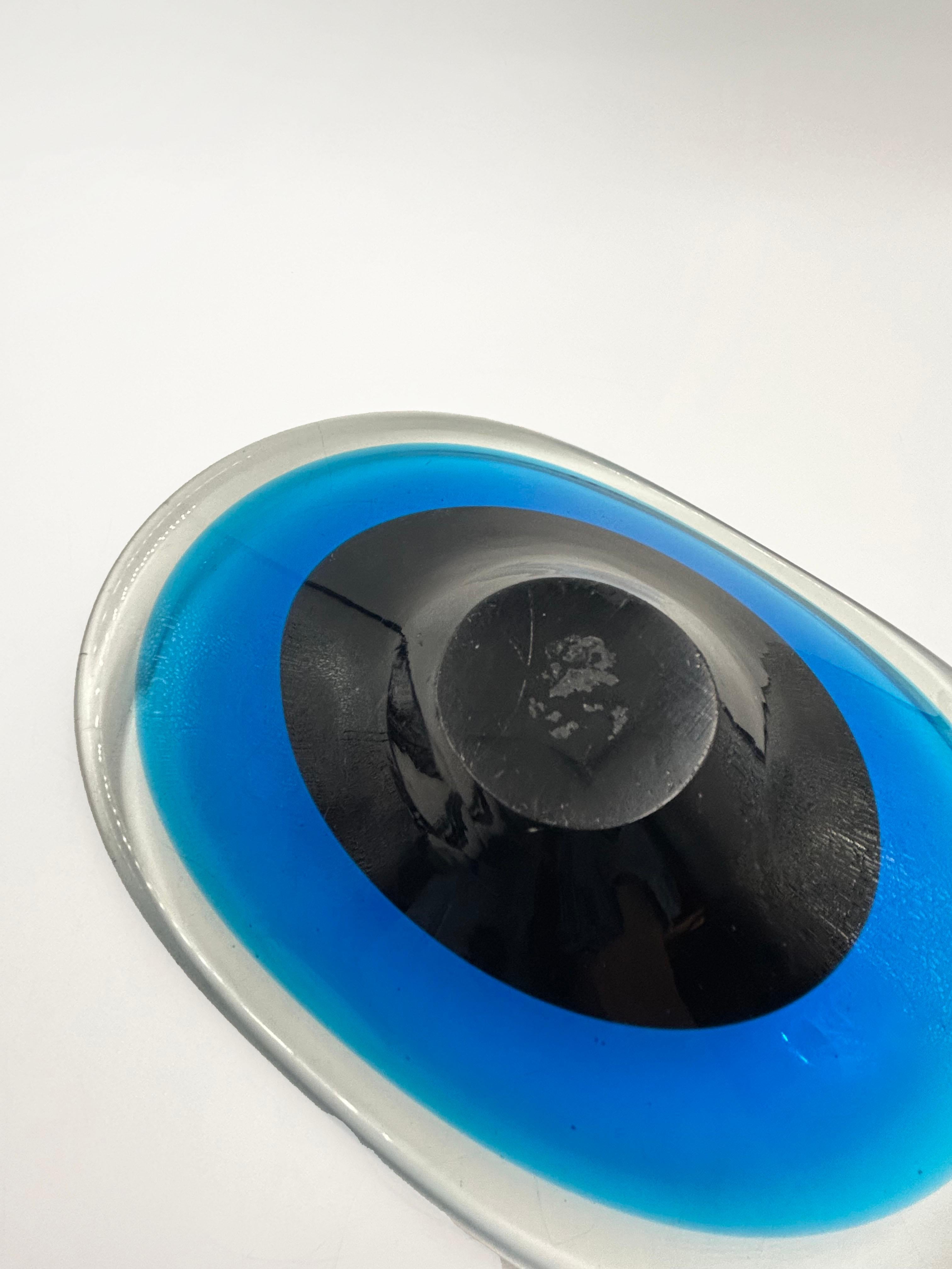 Post-Modern Murano glass drainer in shades of blue For Sale