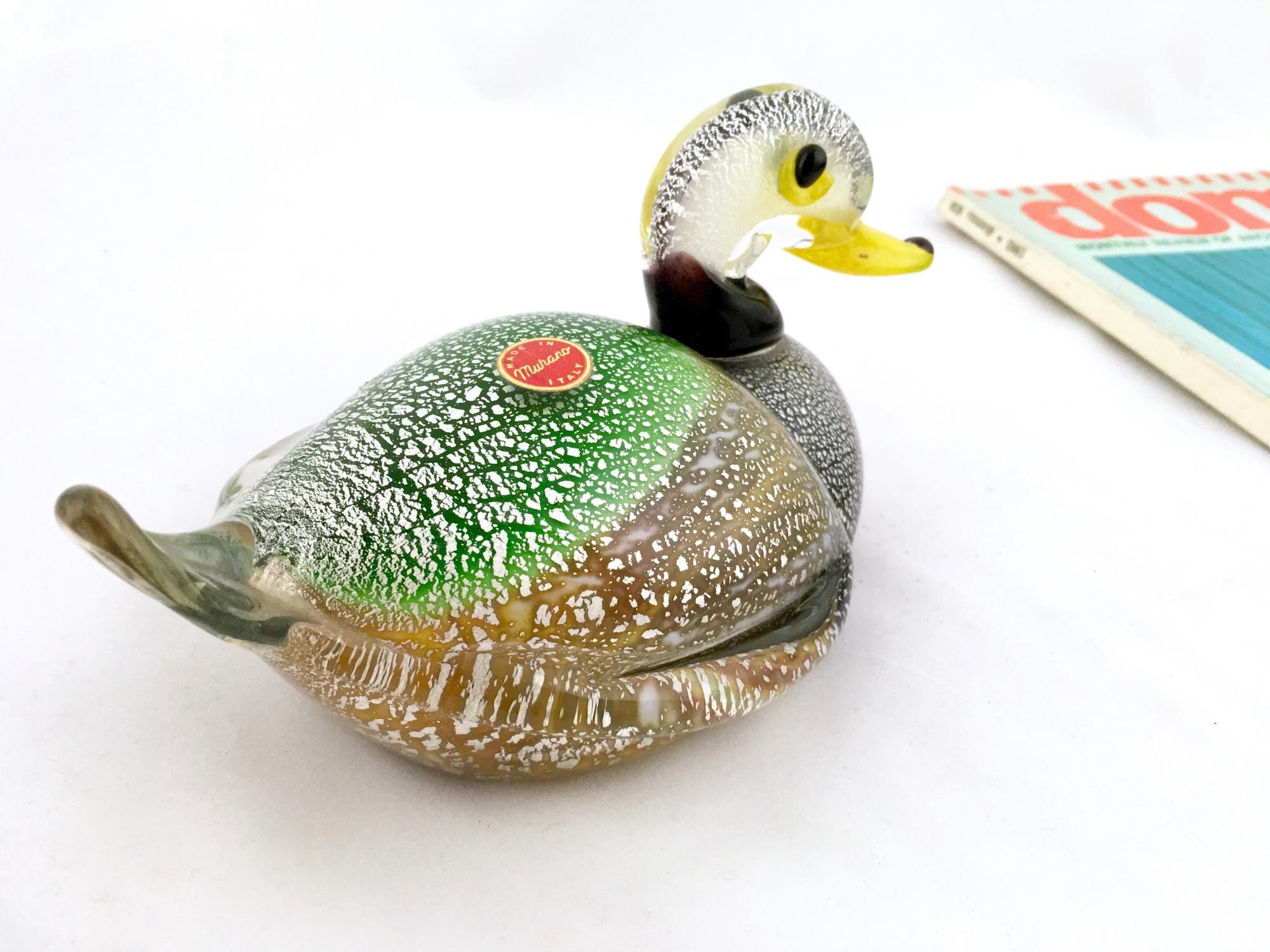 It is made in polychromed Murano glass with silver flakes.
It has its original label and it is in excellent original condition.

Measures: Width 19 cm
Depth 11 cm
Height 9 cm.

