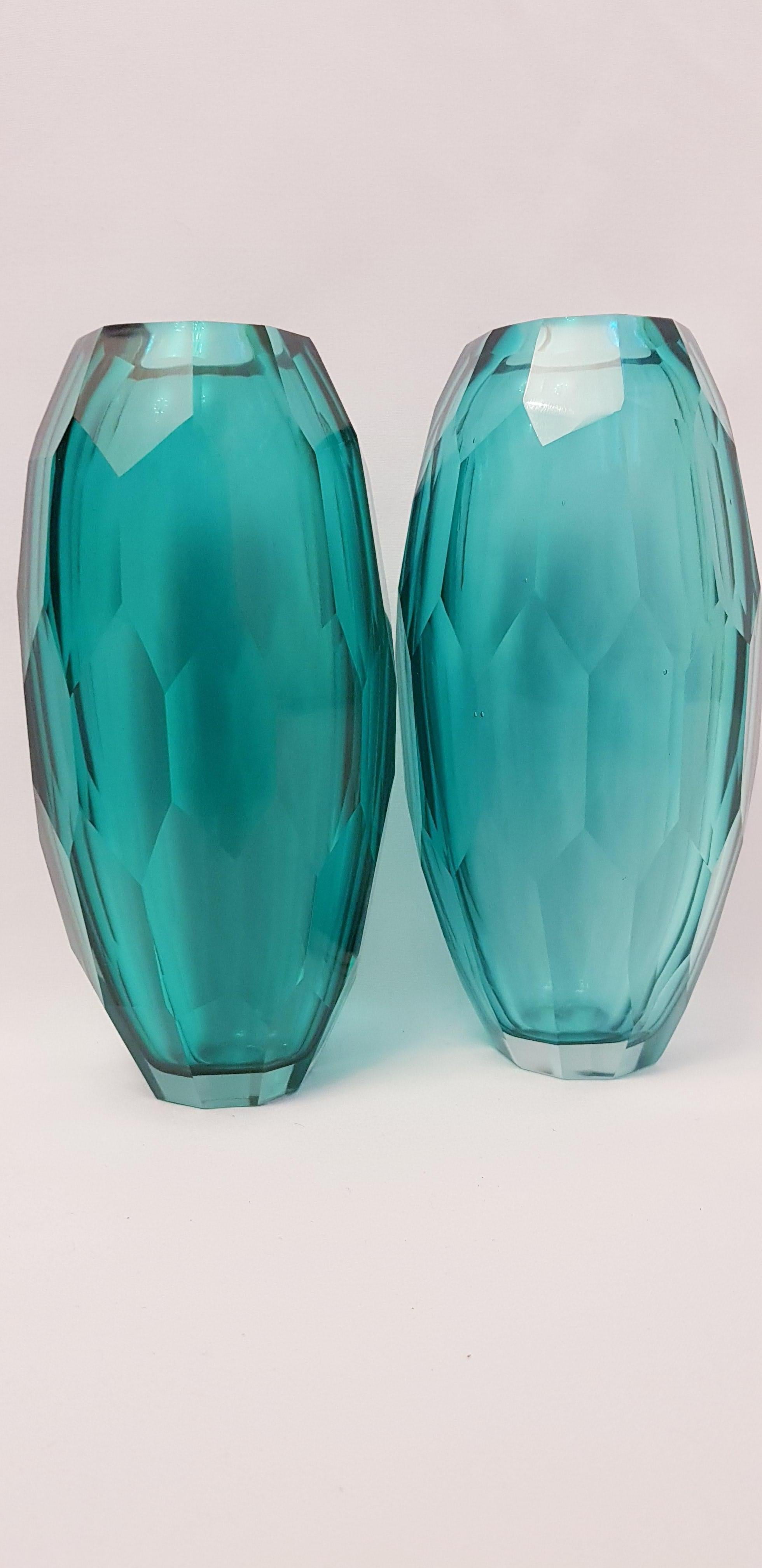 Beautiful vitange murano glass set of two battuto vases, emerald green, one have signature Alberto Dona, brilliant condition.