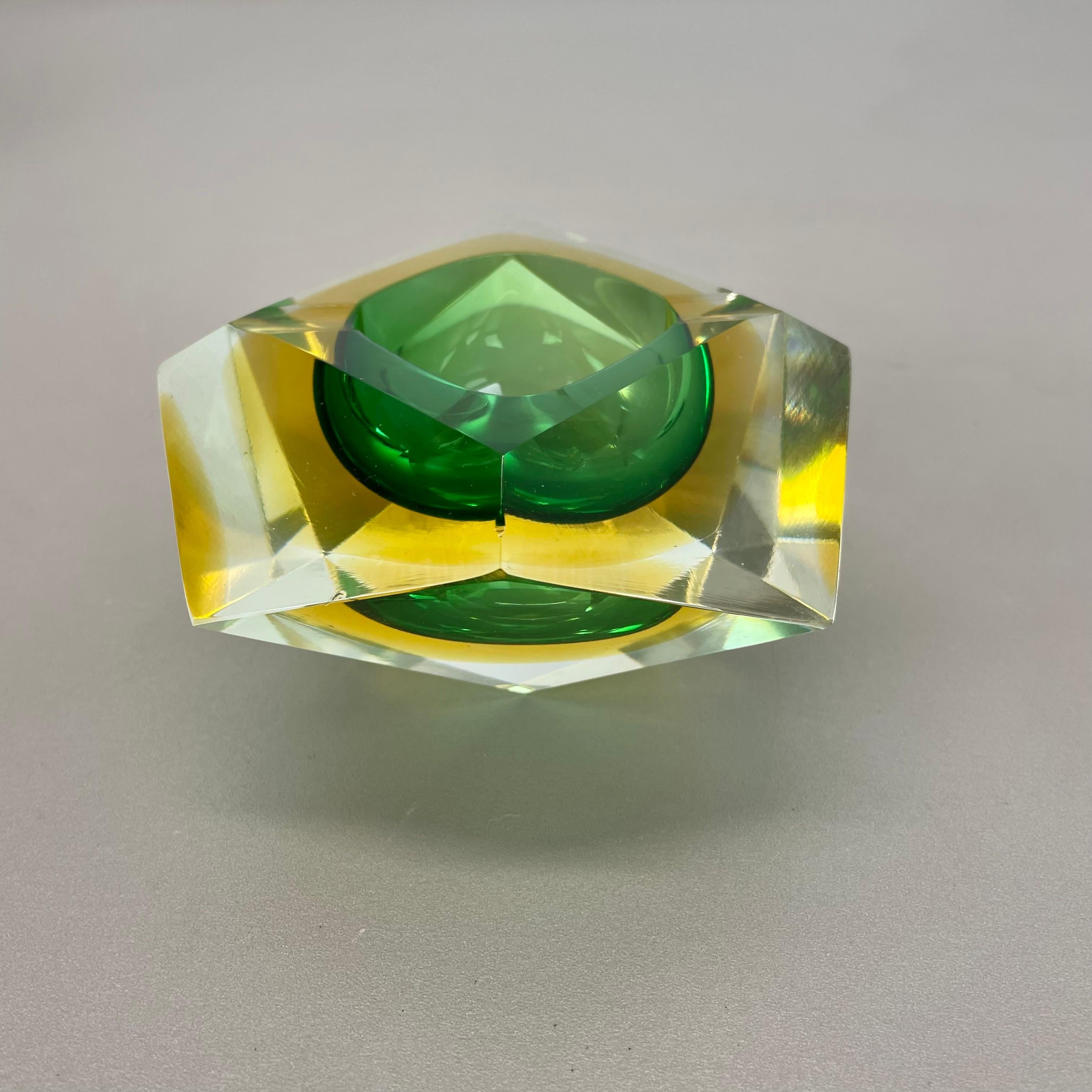 Cendrier Sommerso en verre de Murano à facettes diamantées, Murano, Italie, 1970 en vente 7