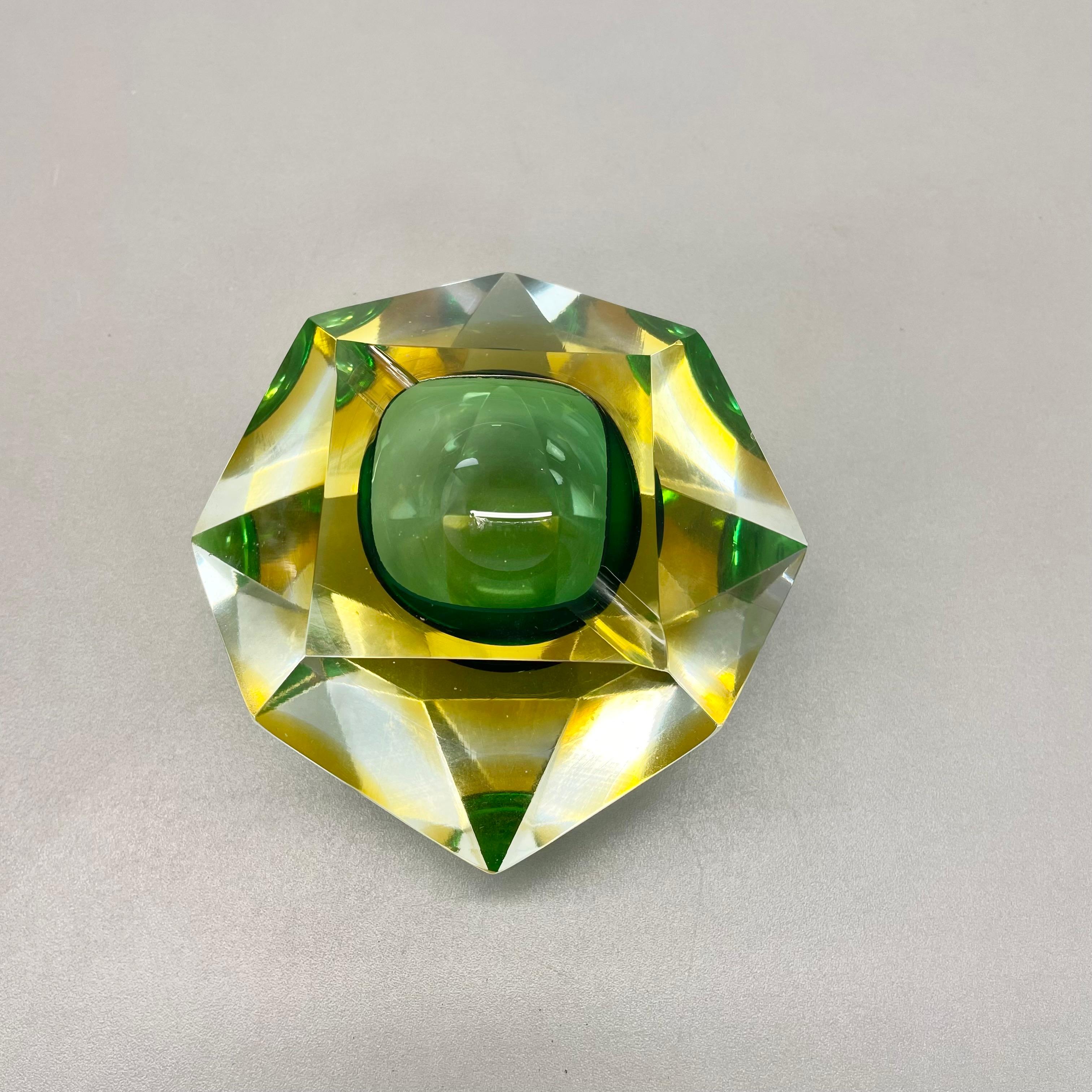 Cendrier Sommerso en verre de Murano à facettes diamantées, Murano, Italie, 1970 Bon état - En vente à Kirchlengern, DE