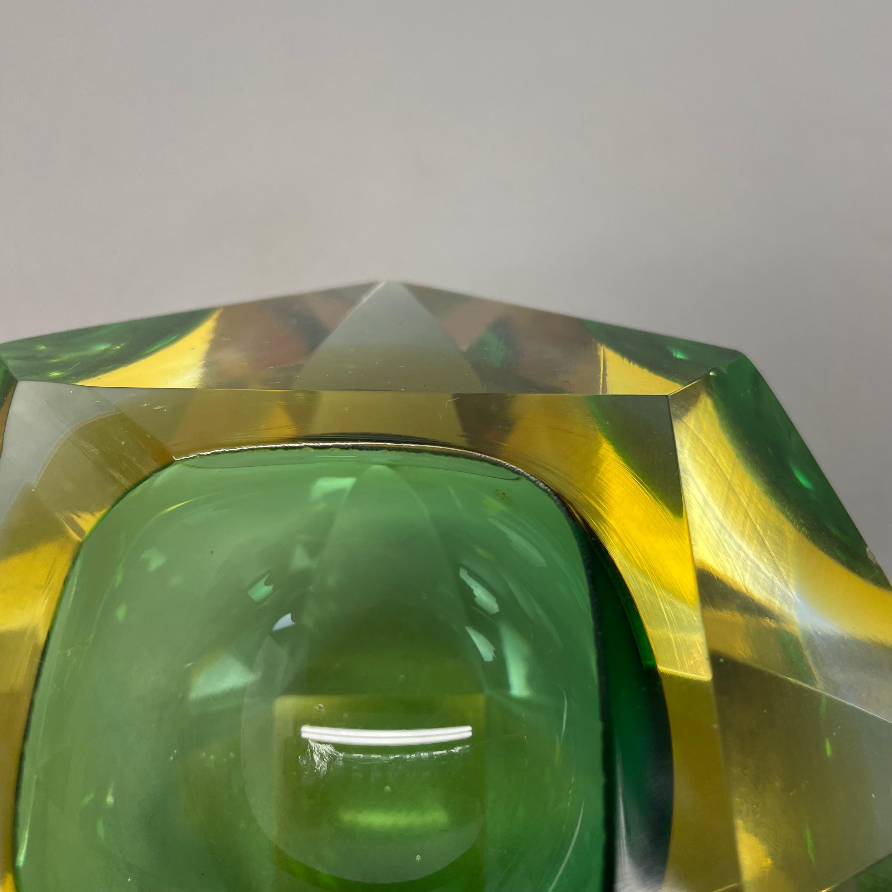 Verre de Murano Cendrier Sommerso en verre de Murano à facettes diamantées, Murano, Italie, 1970 en vente