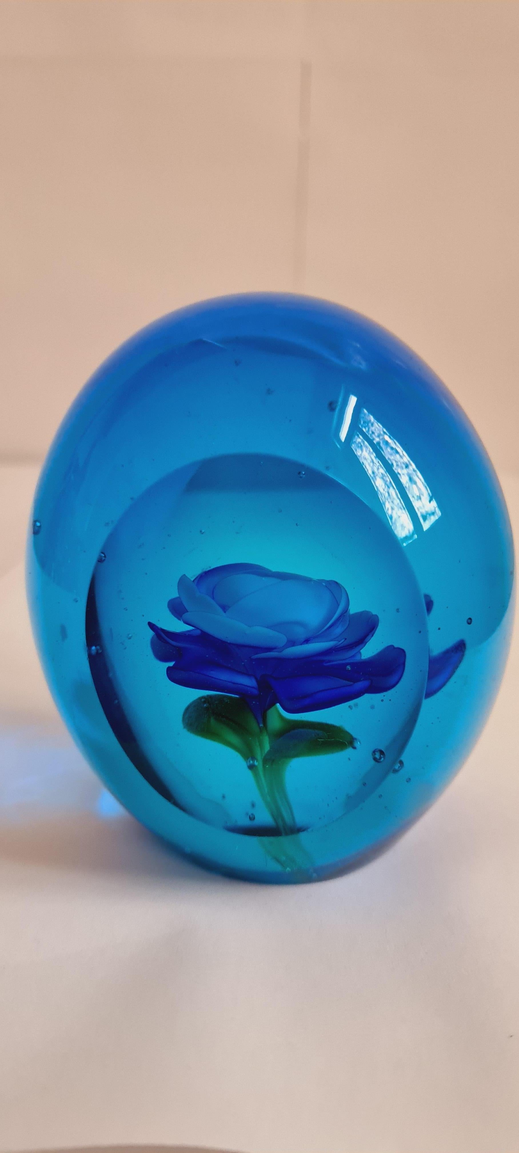 Beautiful blue Murano glass faceted floral paperweight attributed to Archimede Seguso. In excellent condition.