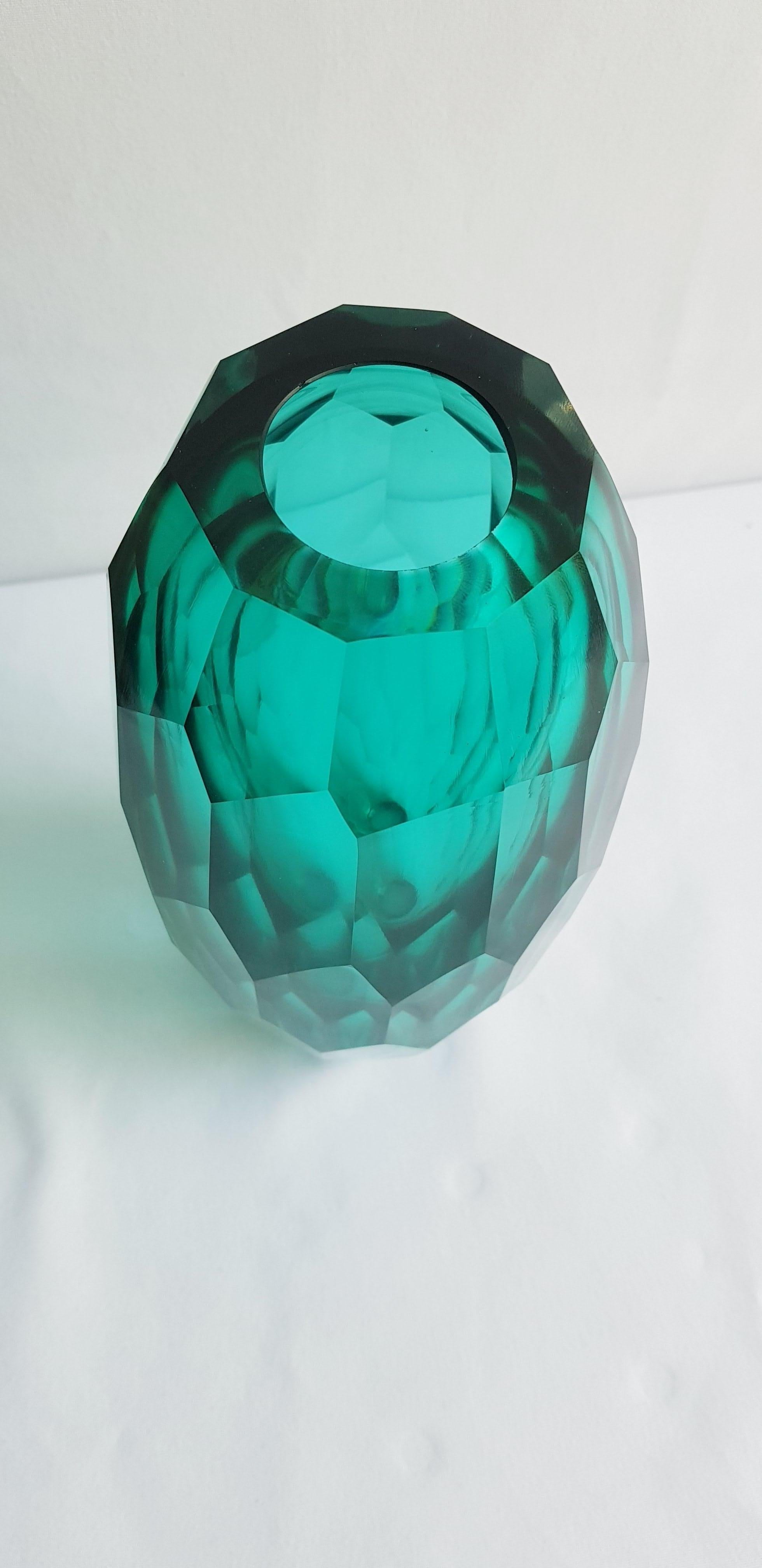 Murano Glass Ferro Battuto, Emerald Green Diamond Faceted Vase For Sale 3