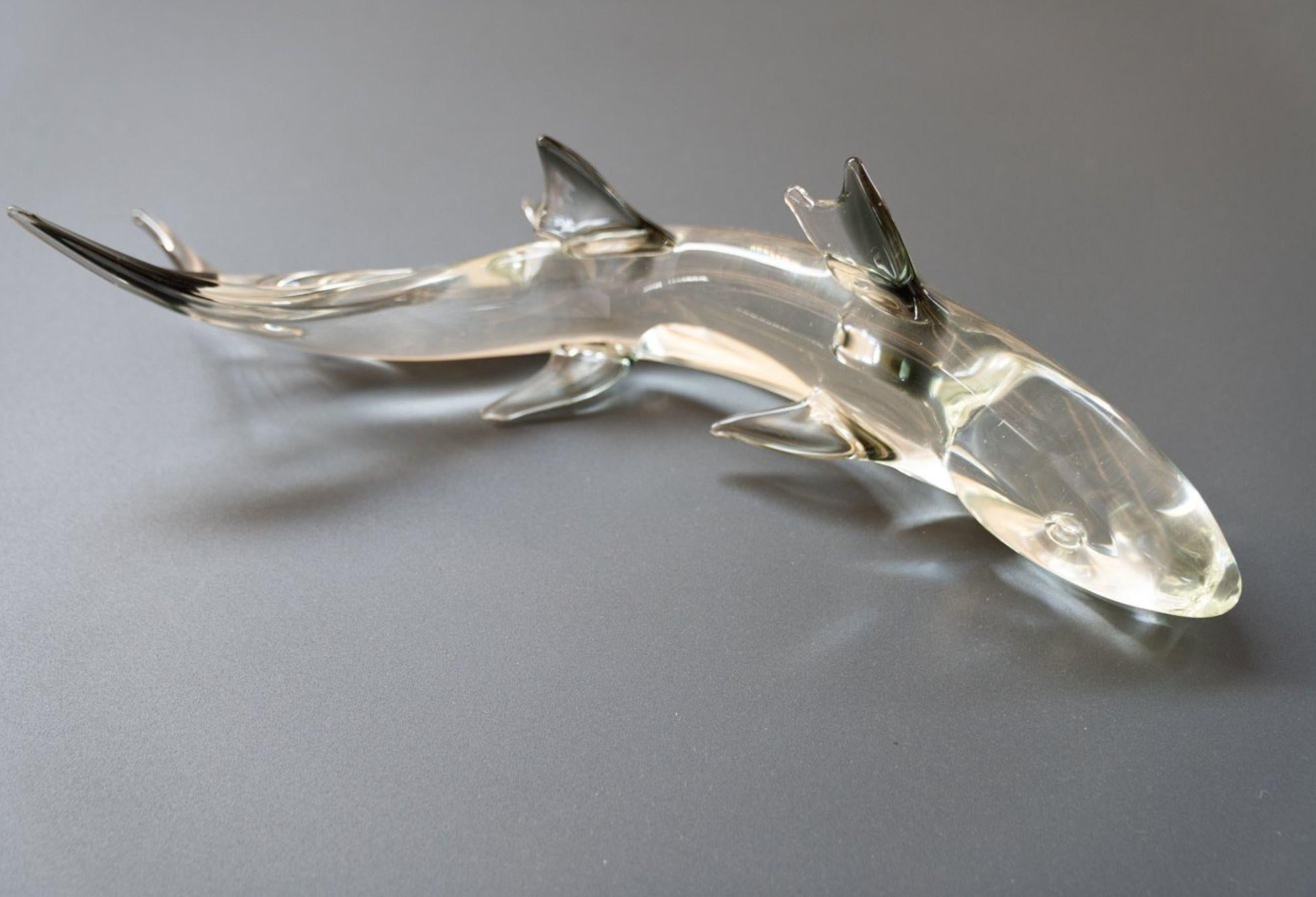 Vetro di Murano Murano Glass Fish Sculpture, 1980s – A Captivating Italian Masterpiece in vendita