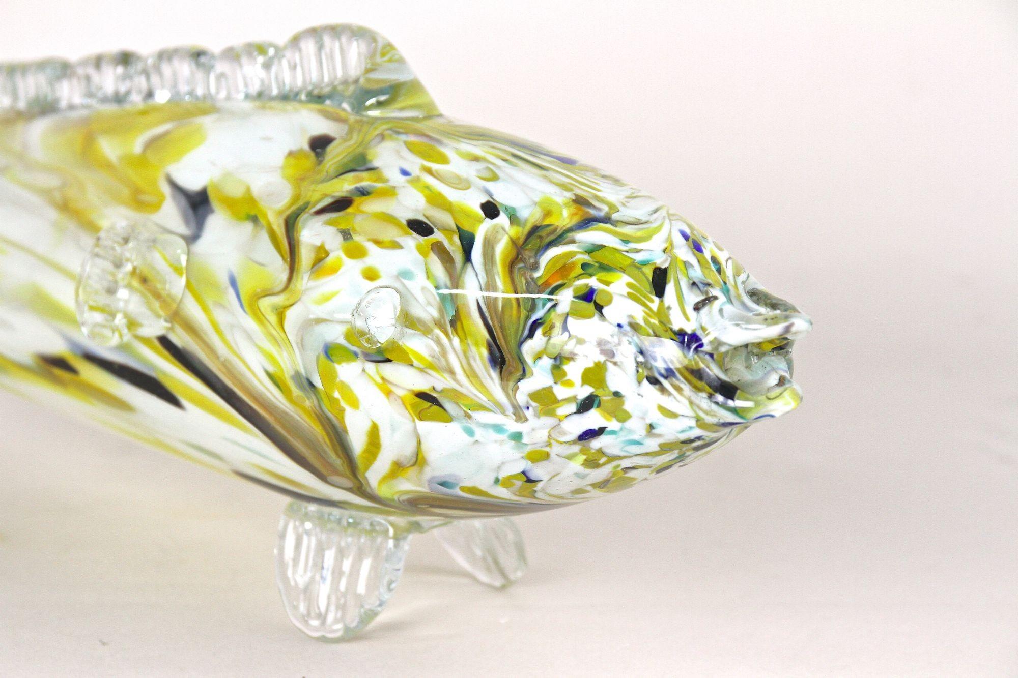 Scultura di pesce in vetro di Murano - Multicolore, metà secolo, Italia, 1950 ca. In condizioni buone in vendita a Lichtenberg, AT