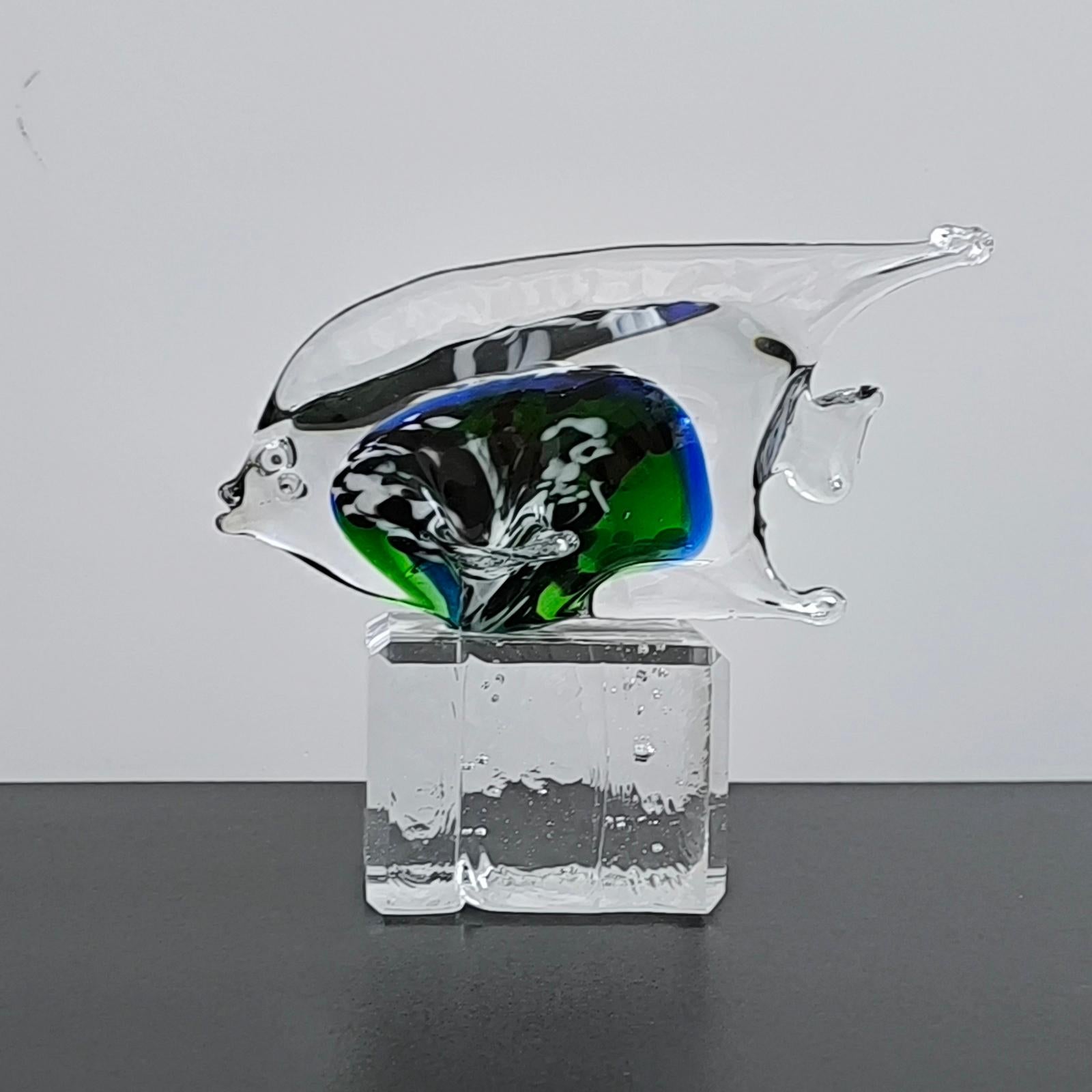 A Murano glass fish sculpture, circa 1970s. The piece is in very good vintage condition with no chips or cracks. Speckled blue, green, white and black glass encased in clear heavy crystal, making it a fantastic piece to enhance your interior or just