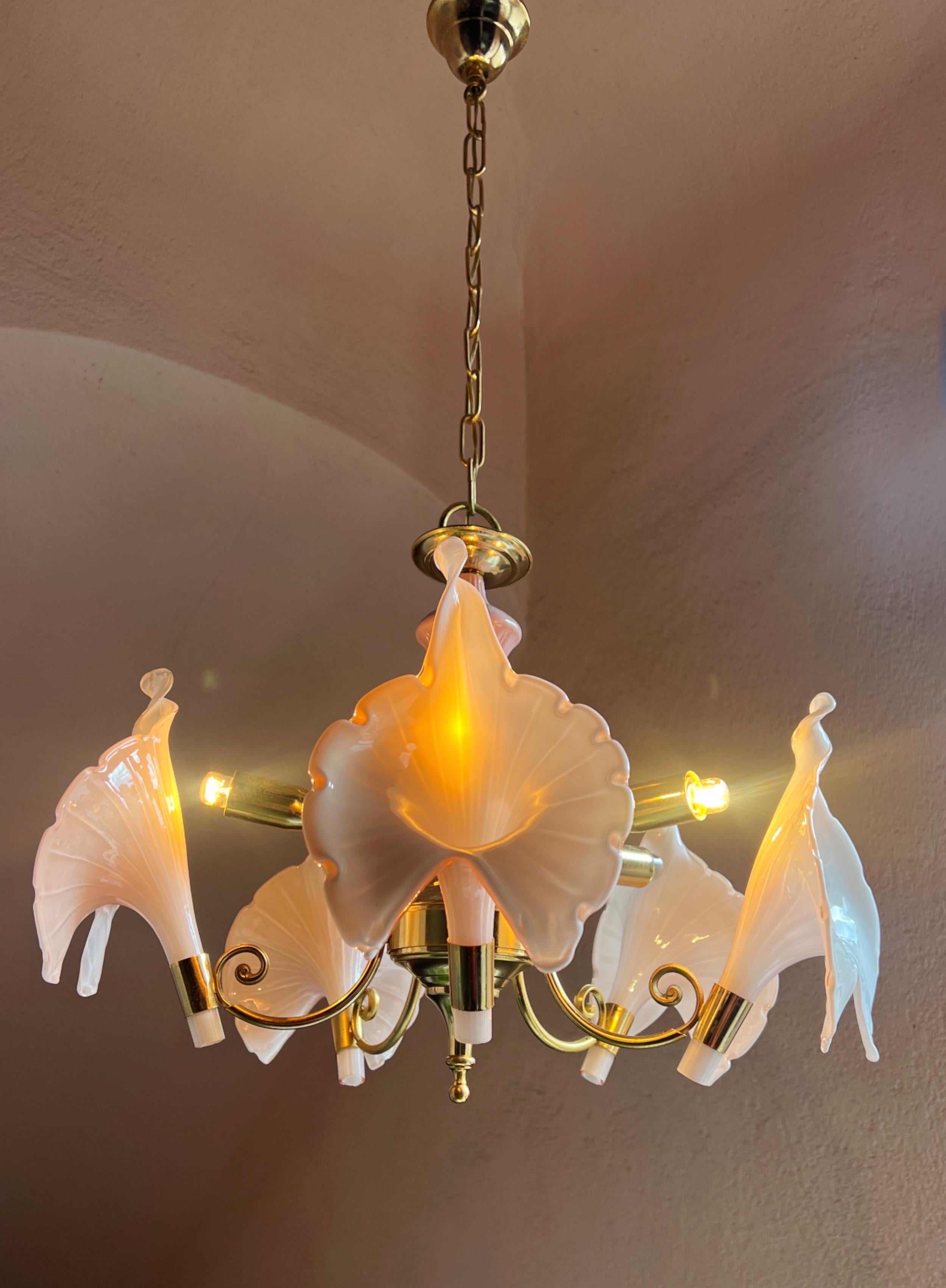 Lampadario floreale in vetro di Murano in rosa chiaro in vendita 4
