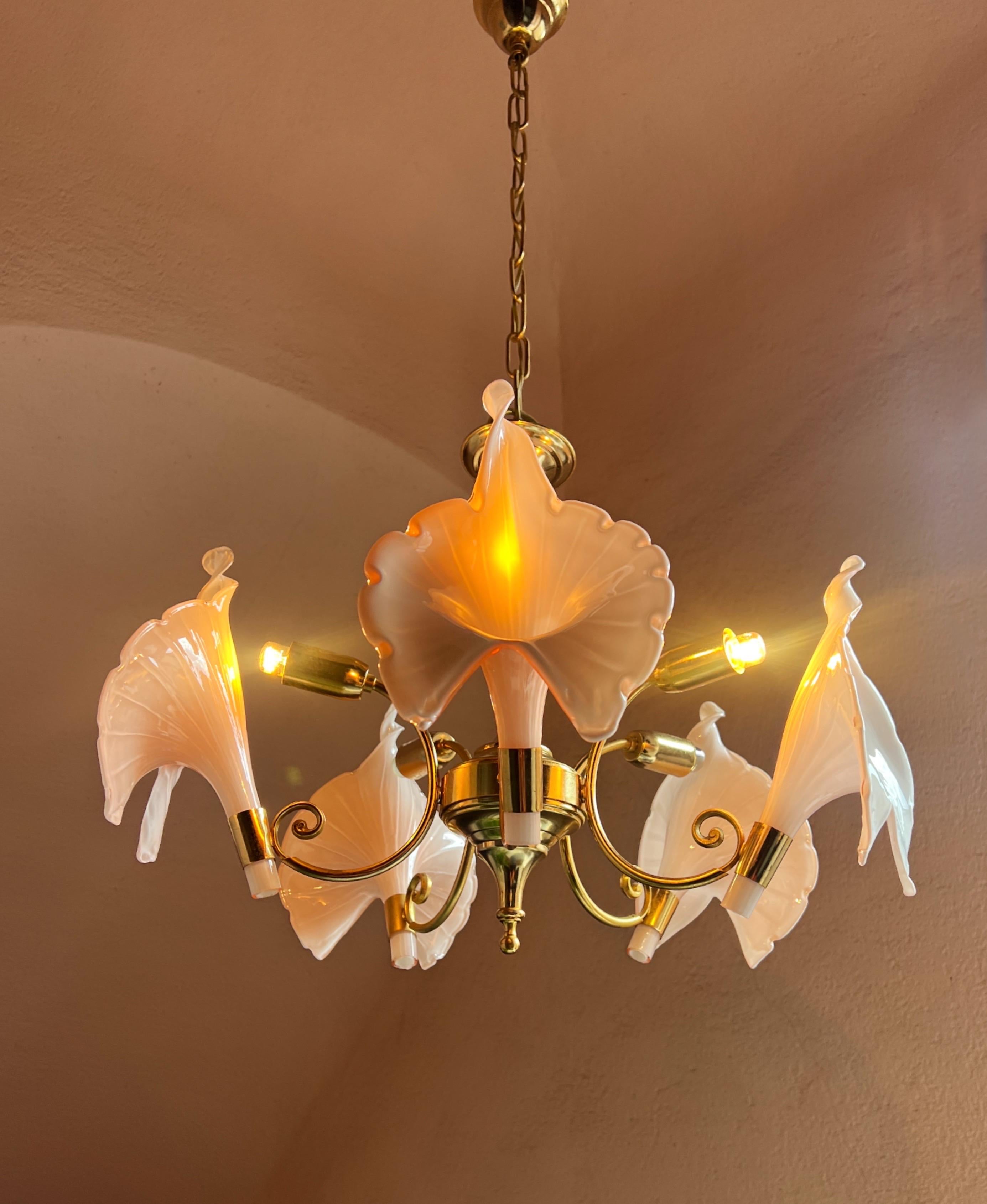 Lampadario floreale in vetro di Murano in rosa chiaro in vendita 5