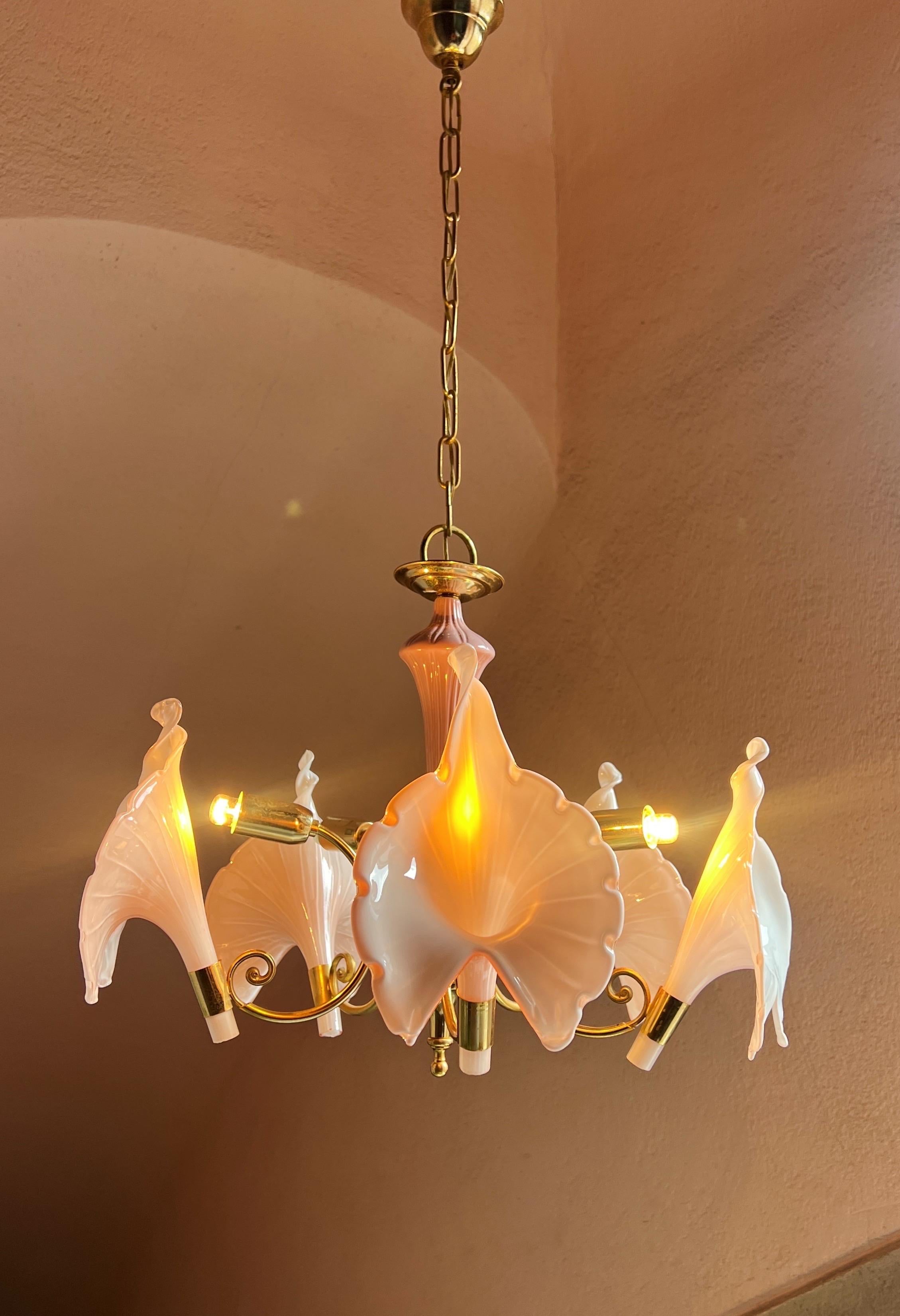 Mid-Century moderno Lampadario floreale in vetro di Murano in rosa chiaro in vendita