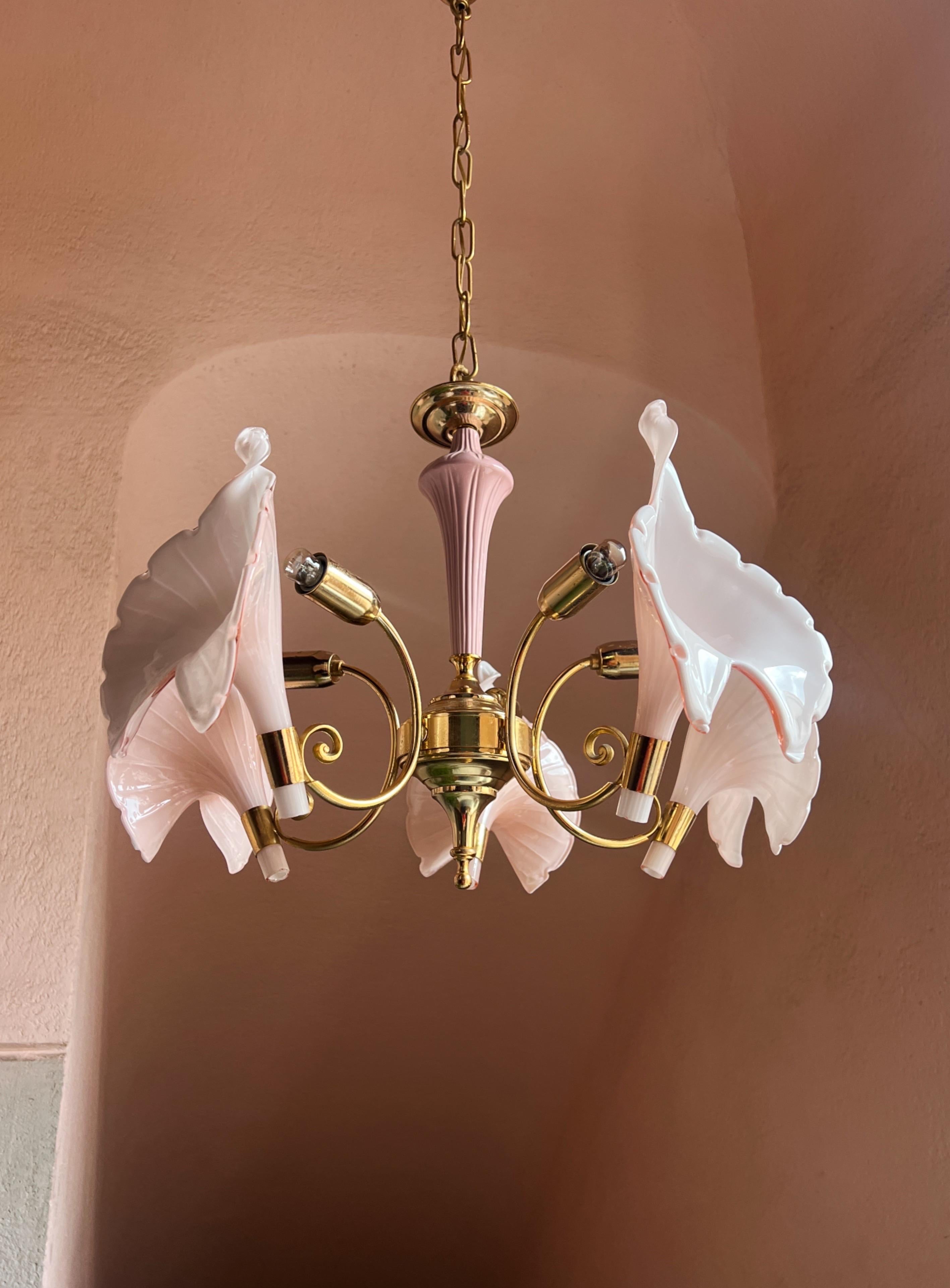 Lampadario floreale in vetro di Murano in rosa chiaro In condizioni buone in vendita a Palermo, PA