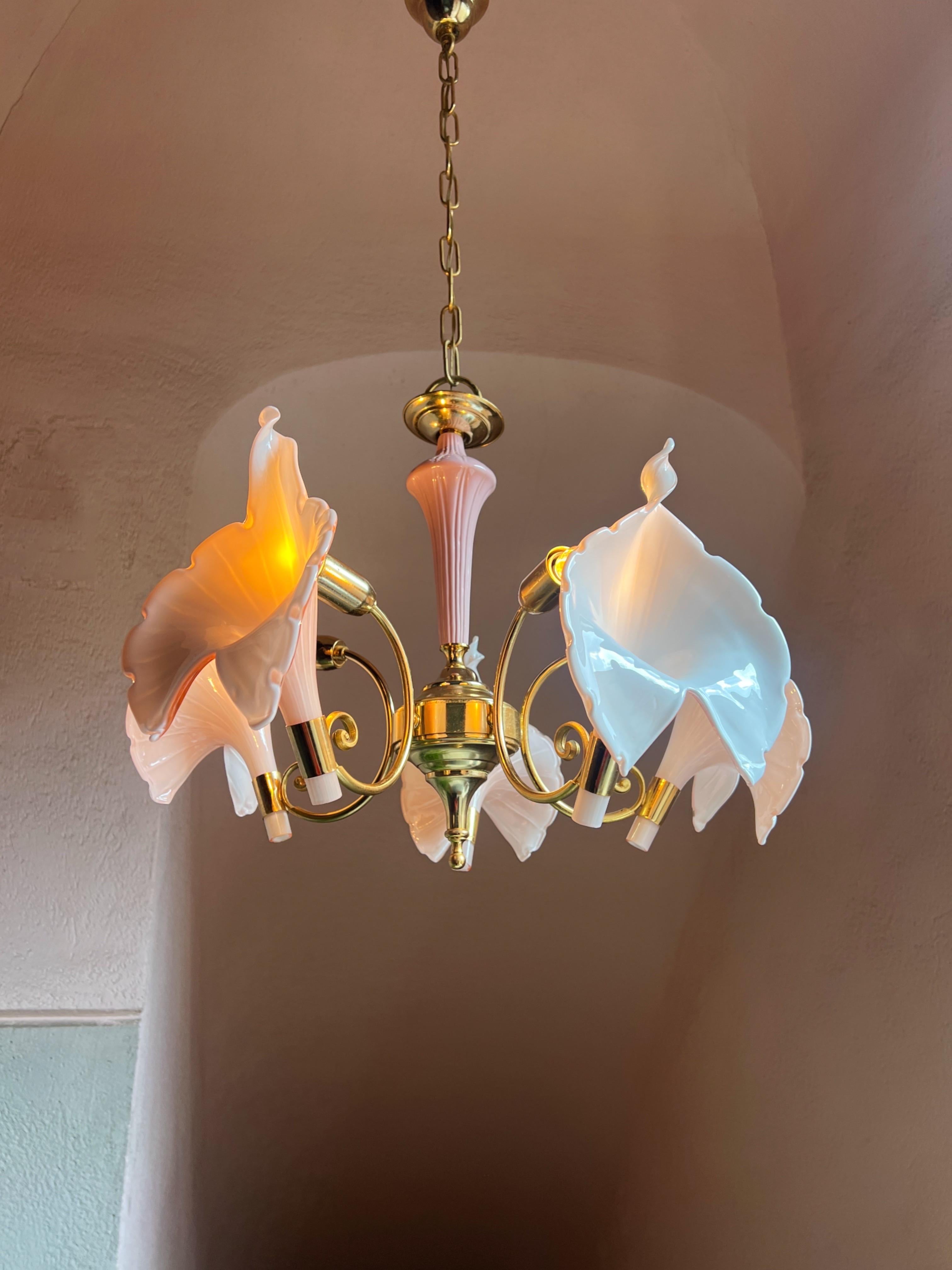 Lampadario floreale in vetro di Murano in rosa chiaro in vendita 1