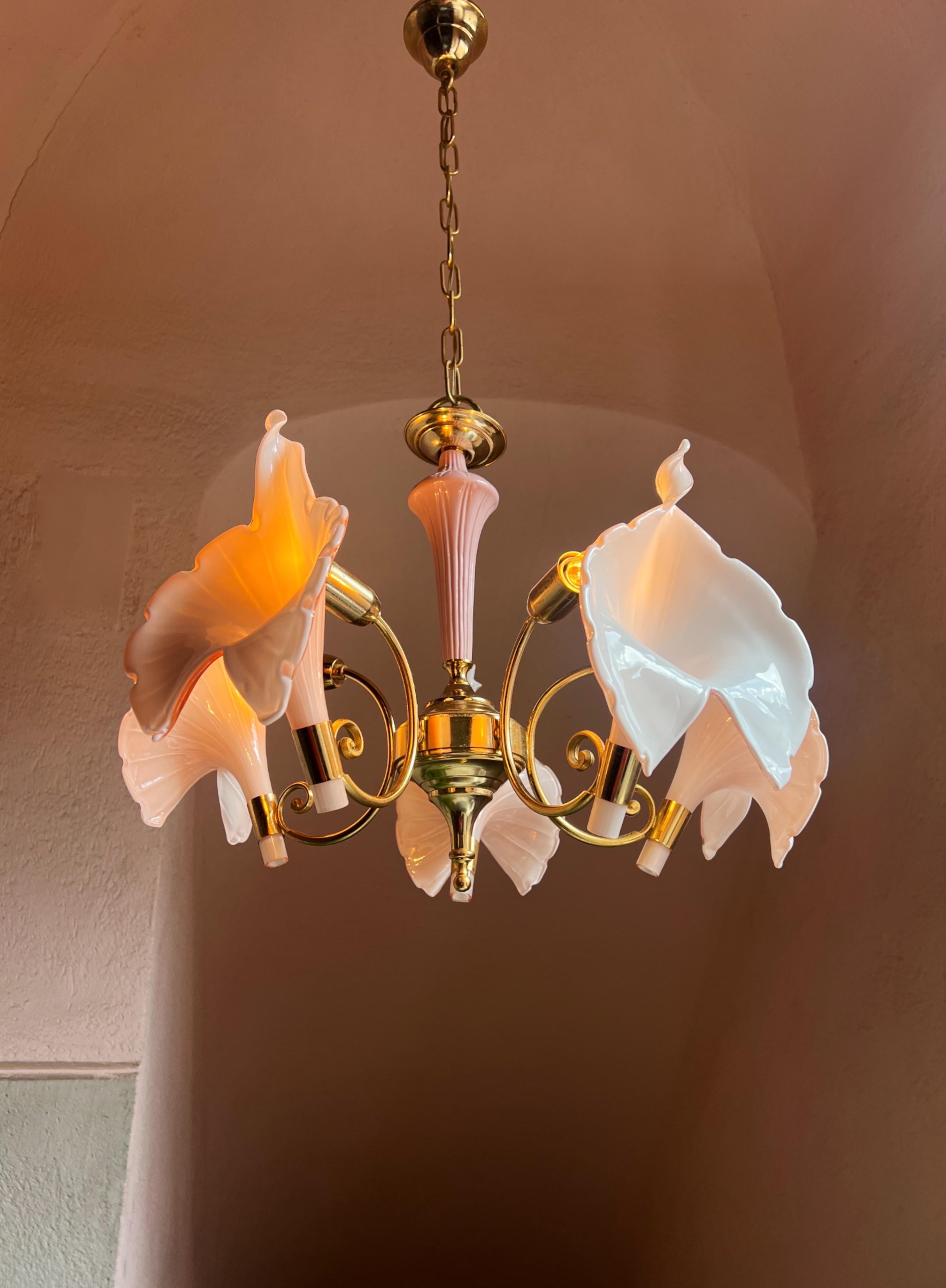 Lampadario floreale in vetro di Murano in rosa chiaro in vendita 2