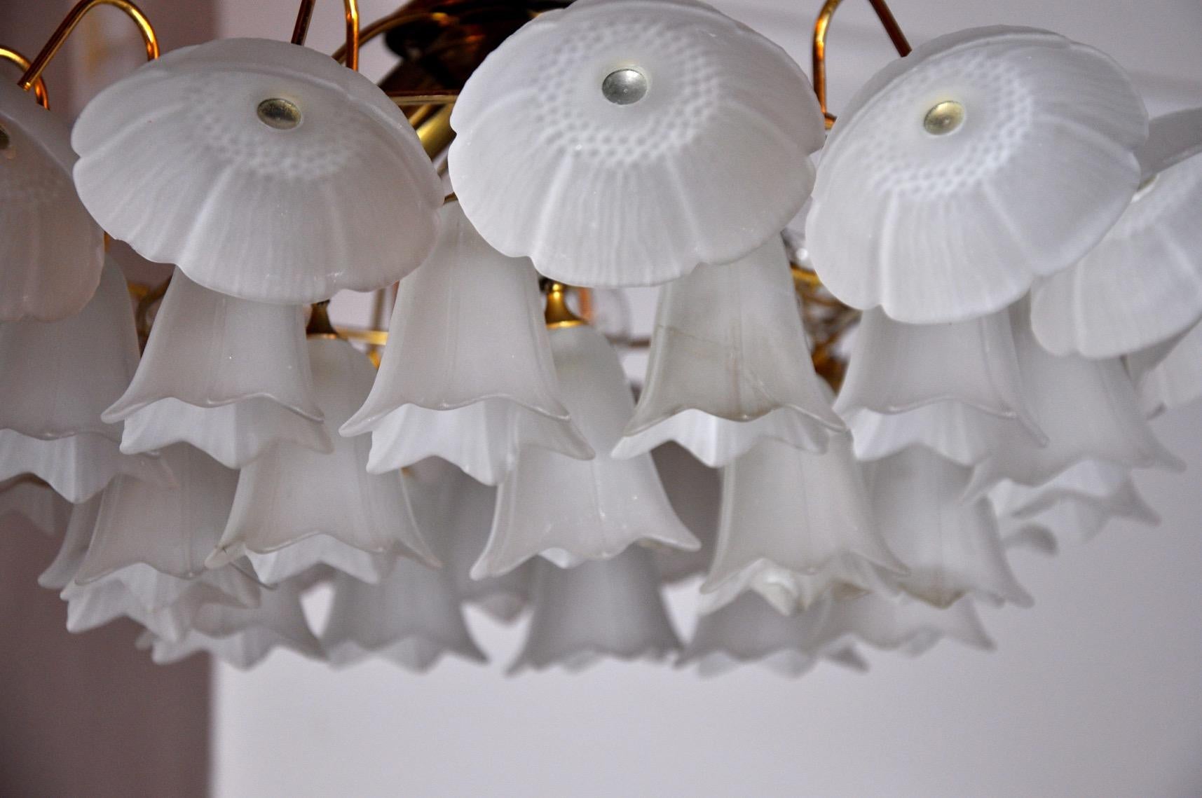 Murano Glass Floral Chandelier, Italy, 1970s In Good Condition For Sale In BARCELONA, ES