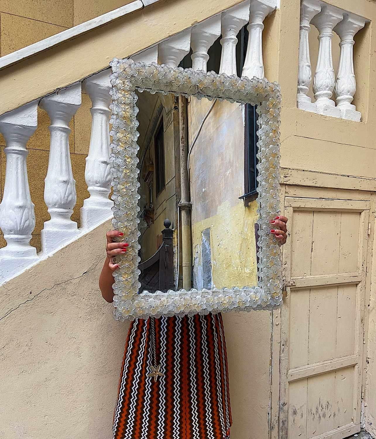 Murano Glass Floral Wall Mirror, 1970s In Good Condition For Sale In Palermo, PA