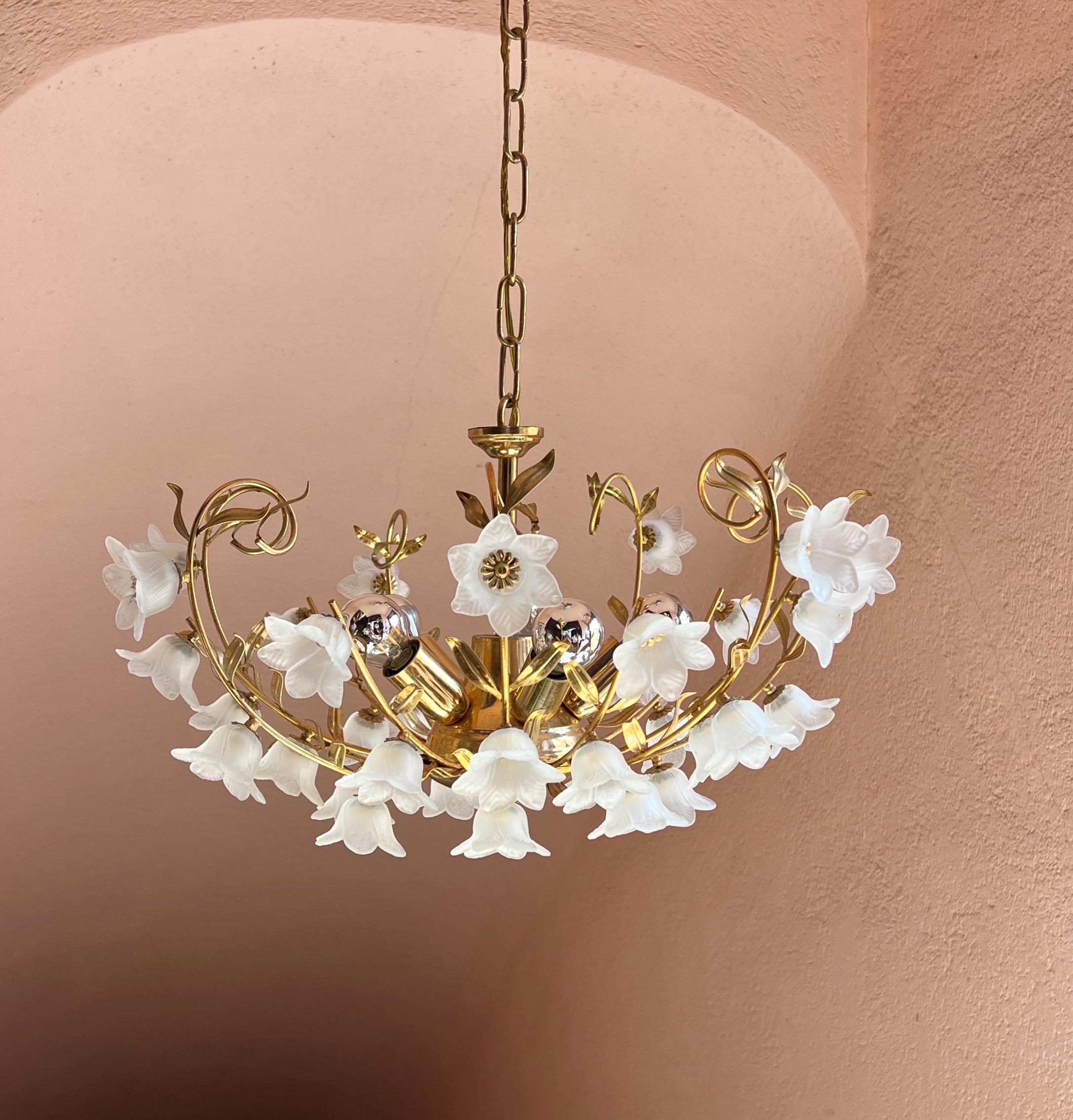 Murano Glass Flower ceiling light with Gold Metal Leaves Italy 1970s In Good Condition For Sale In Palermo, PA