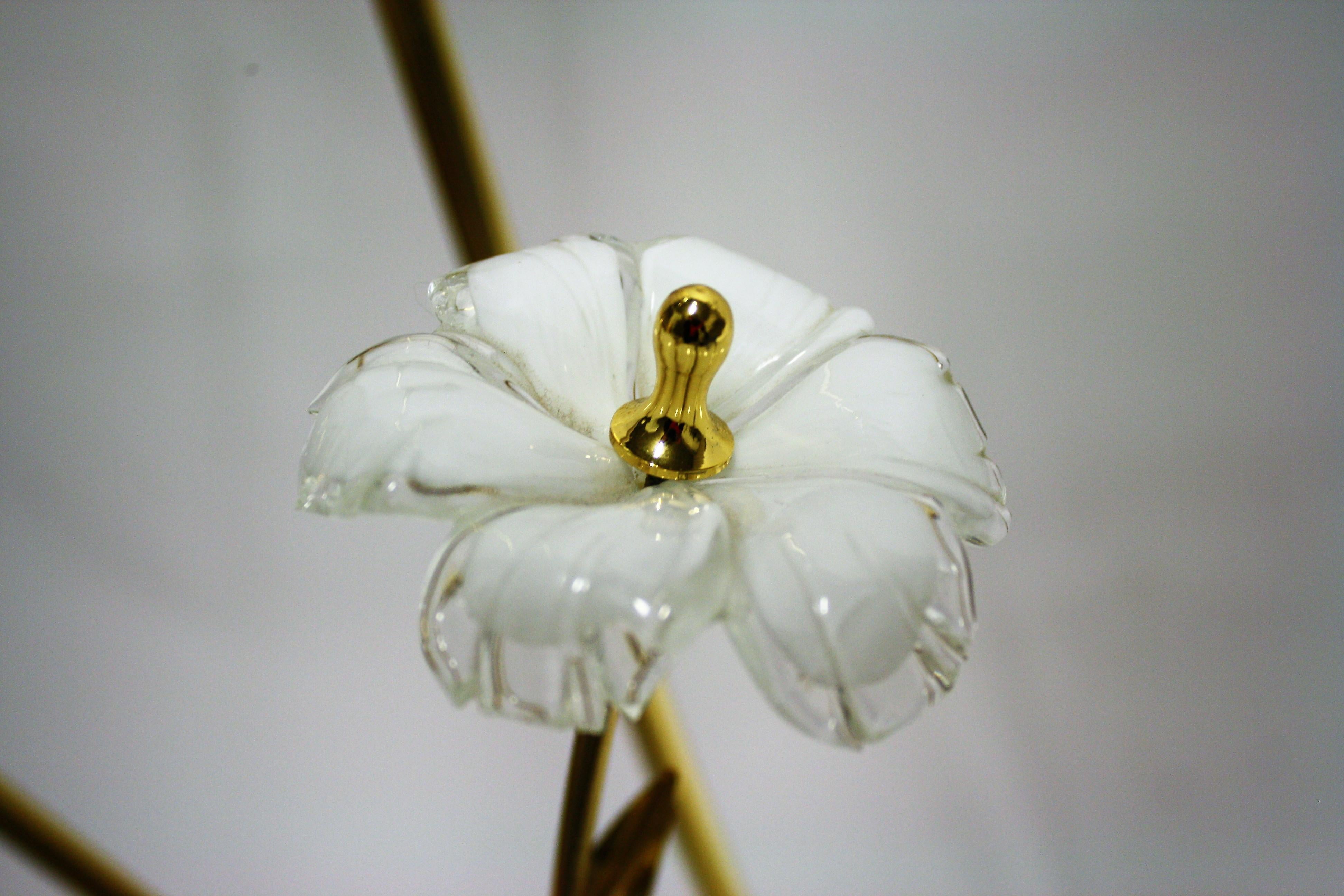 Muranoglas-Blumen-Stehlampe:: 1980er Jahre im Zustand „Hervorragend“ in HEVERLEE, BE