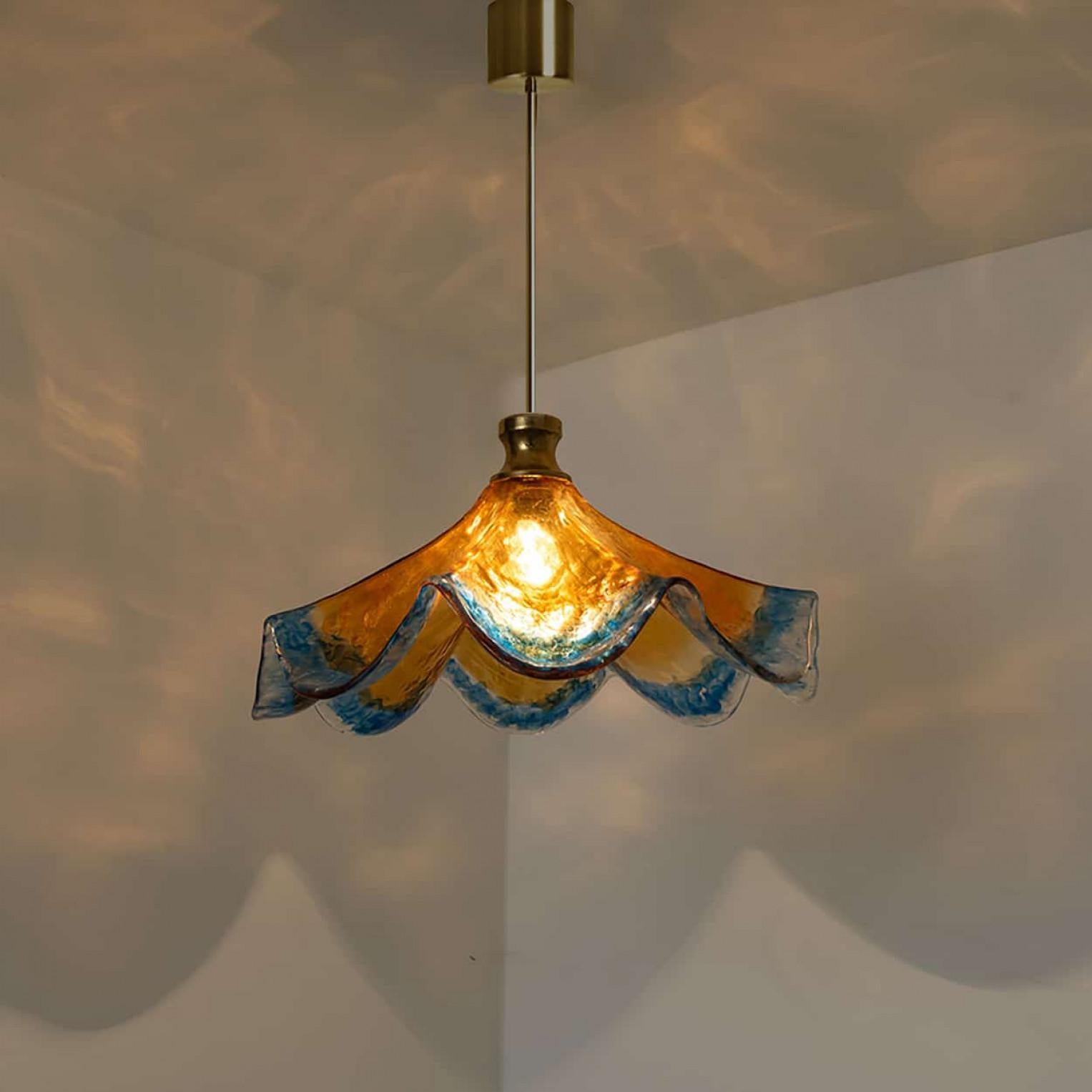 Lampada a sospensione a forma di fiore in vetro di Murano di Mazzega Light, 1970 in vendita 2