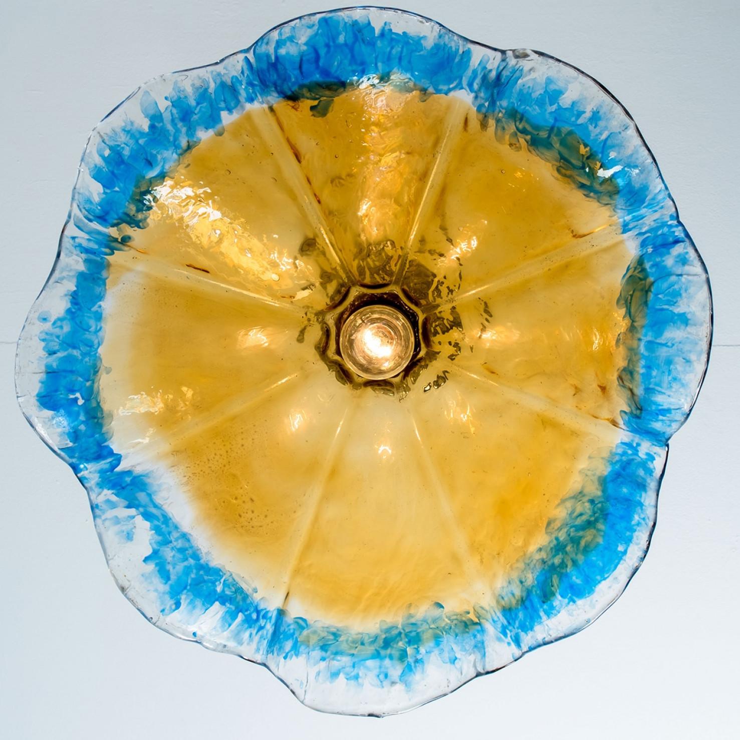 Lampada a sospensione a forma di fiore in vetro di Murano di Mazzega Light, 1970 in vendita 1
