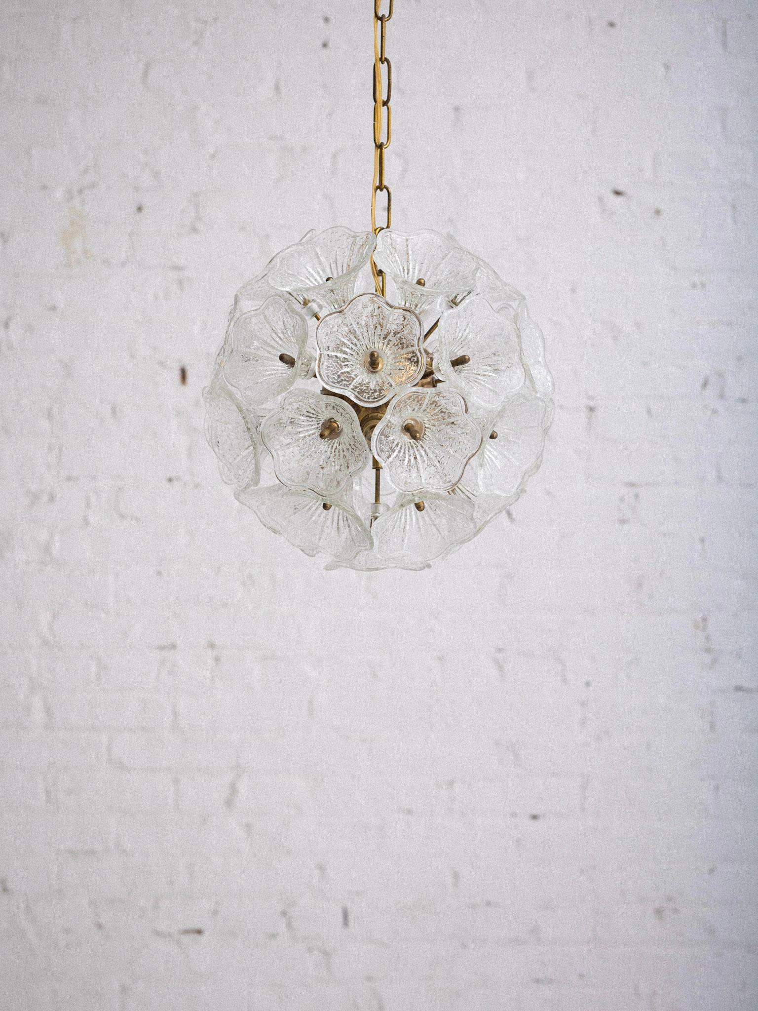 Murano Glass Flower Sputnik Chandelier Attributed to Paolo Venini for VeArt In Good Condition In Brooklyn, NY