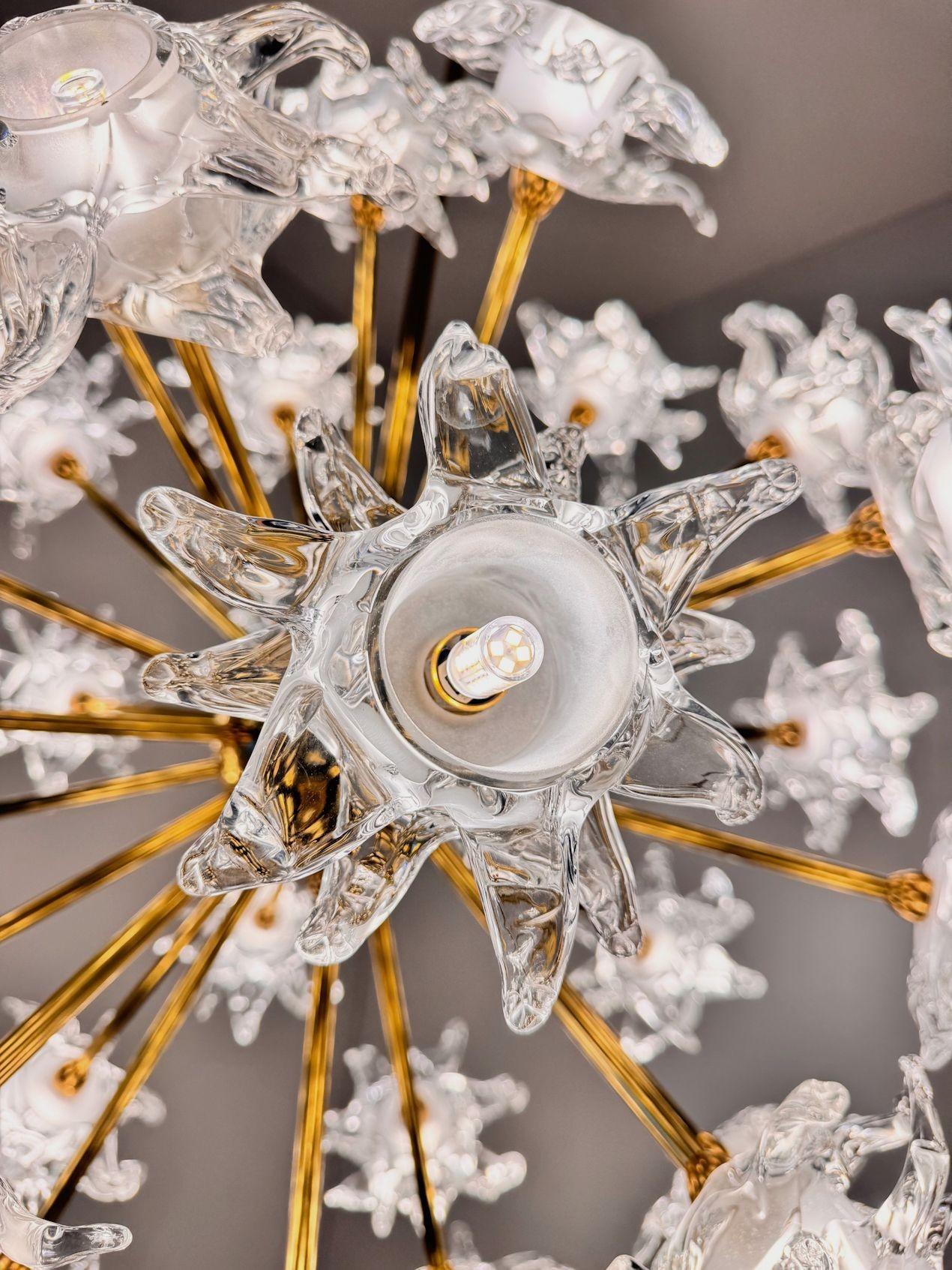 Ottone Lampadario Sputnik a fiore in vetro di Murano in vendita
