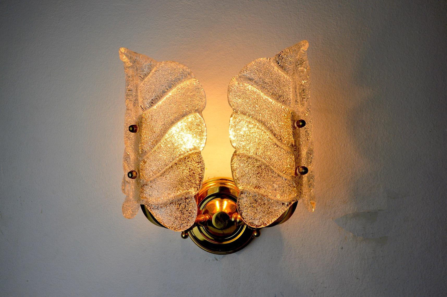 Murano glass flower wall lamp Italy 1970 In Good Condition For Sale In BARCELONA, ES