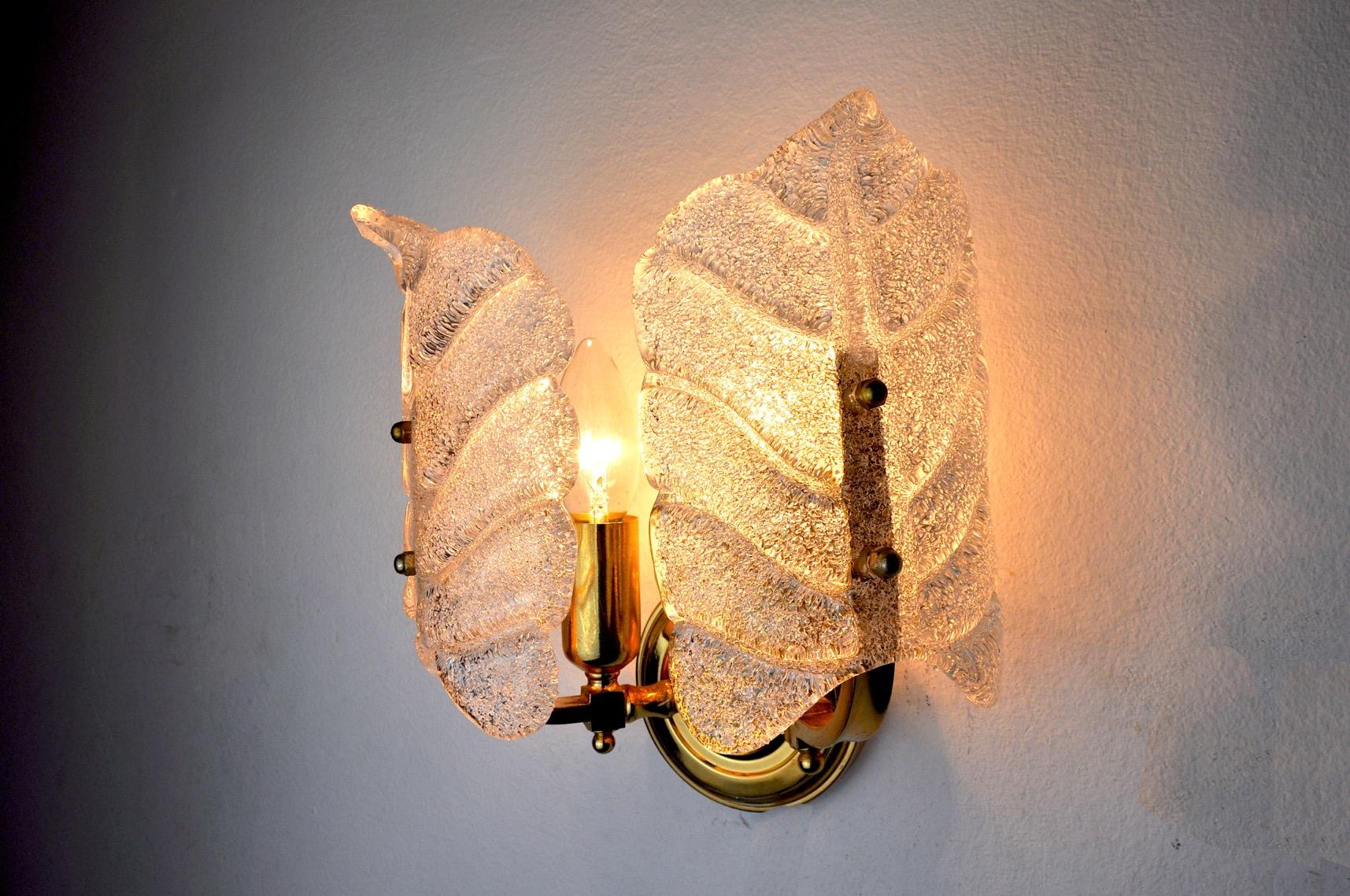 Late 20th Century Murano glass flower wall lamp Italy 1970 For Sale