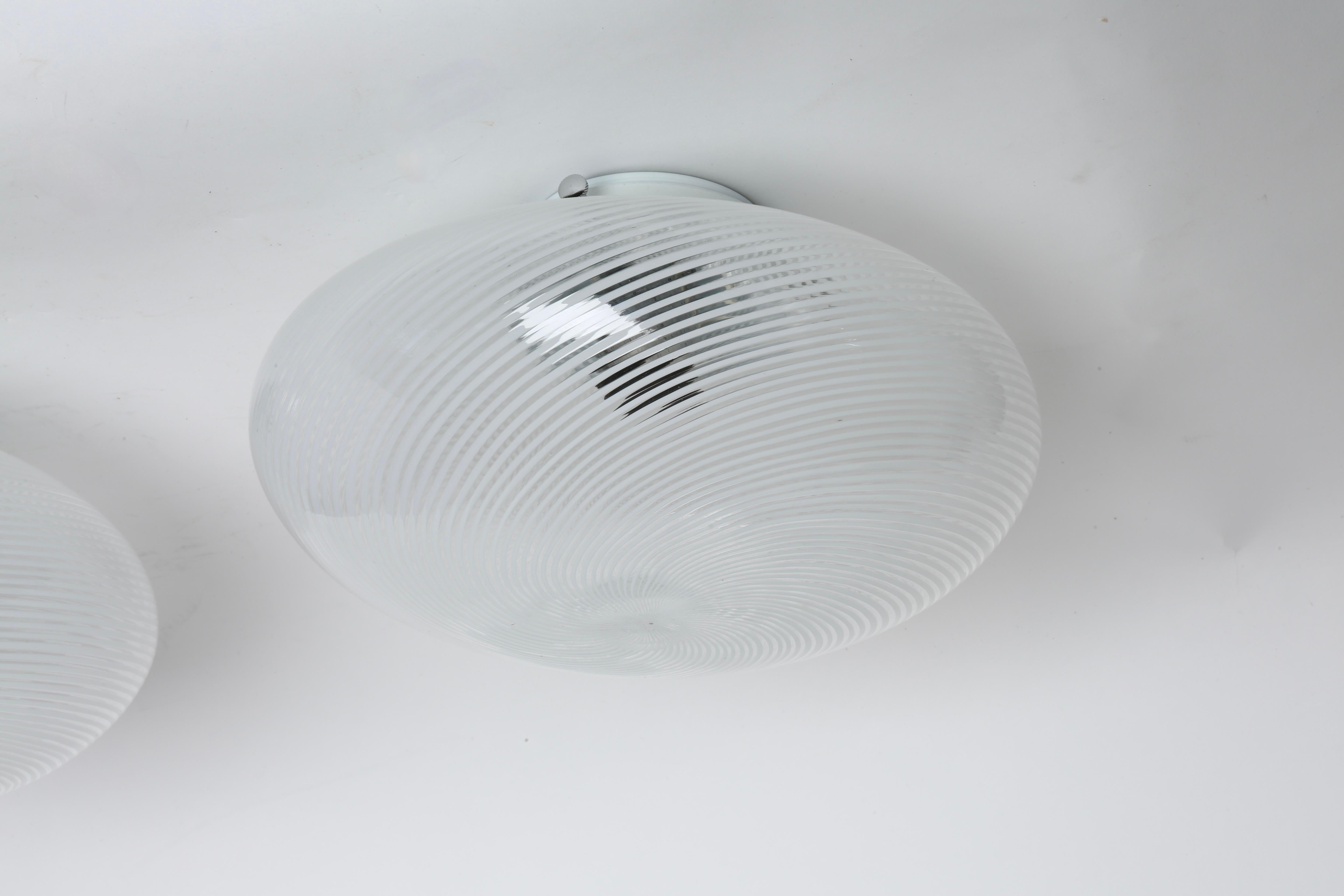Murano Glass Flush Mount Ceiling or Wall lights, set of 2 Italy circa 1970s Moderno de mediados de siglo en venta