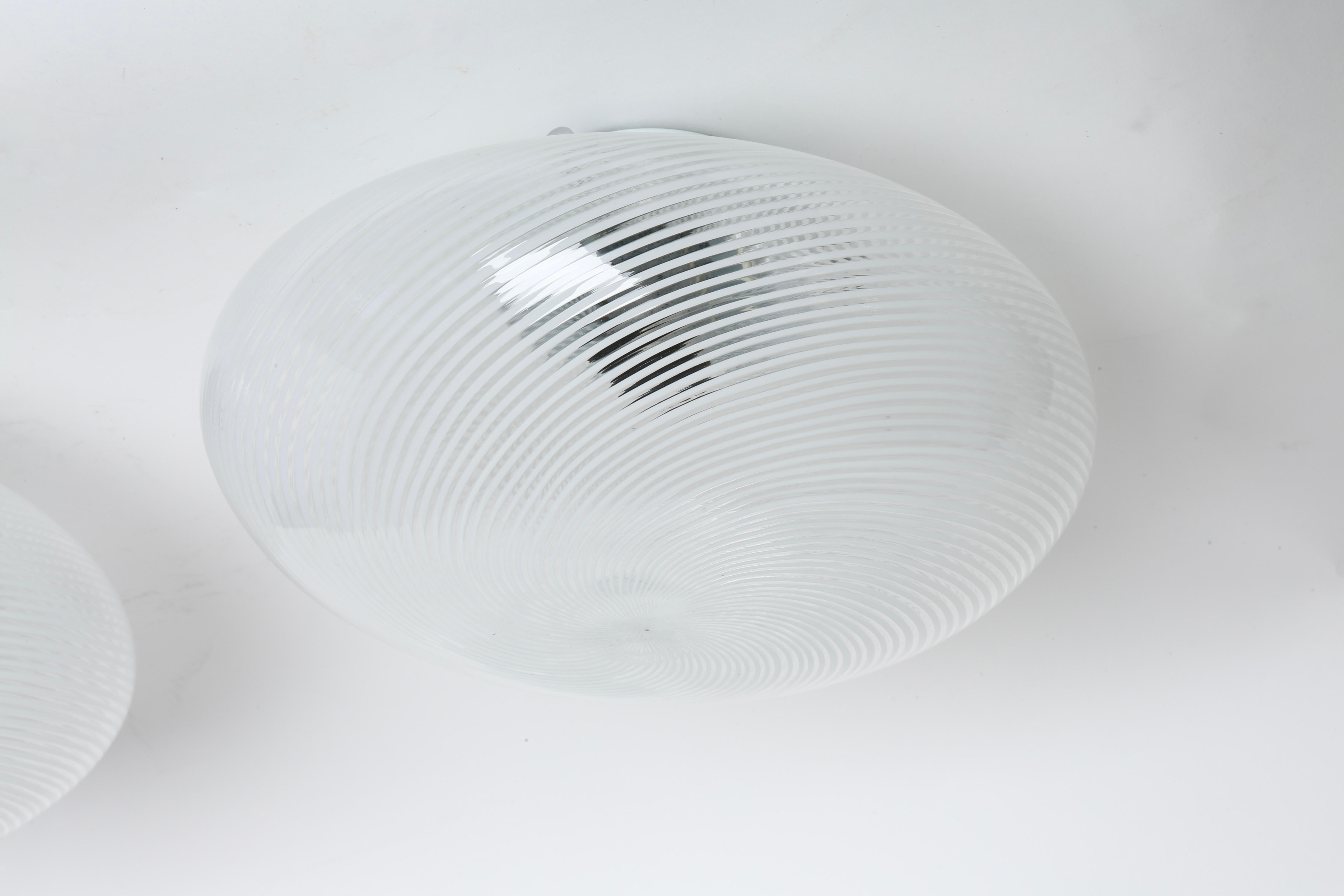 Murano Glass Flush Mount Ceiling or Wall lights, set of 2 Italy circa 1970s Italiano en venta