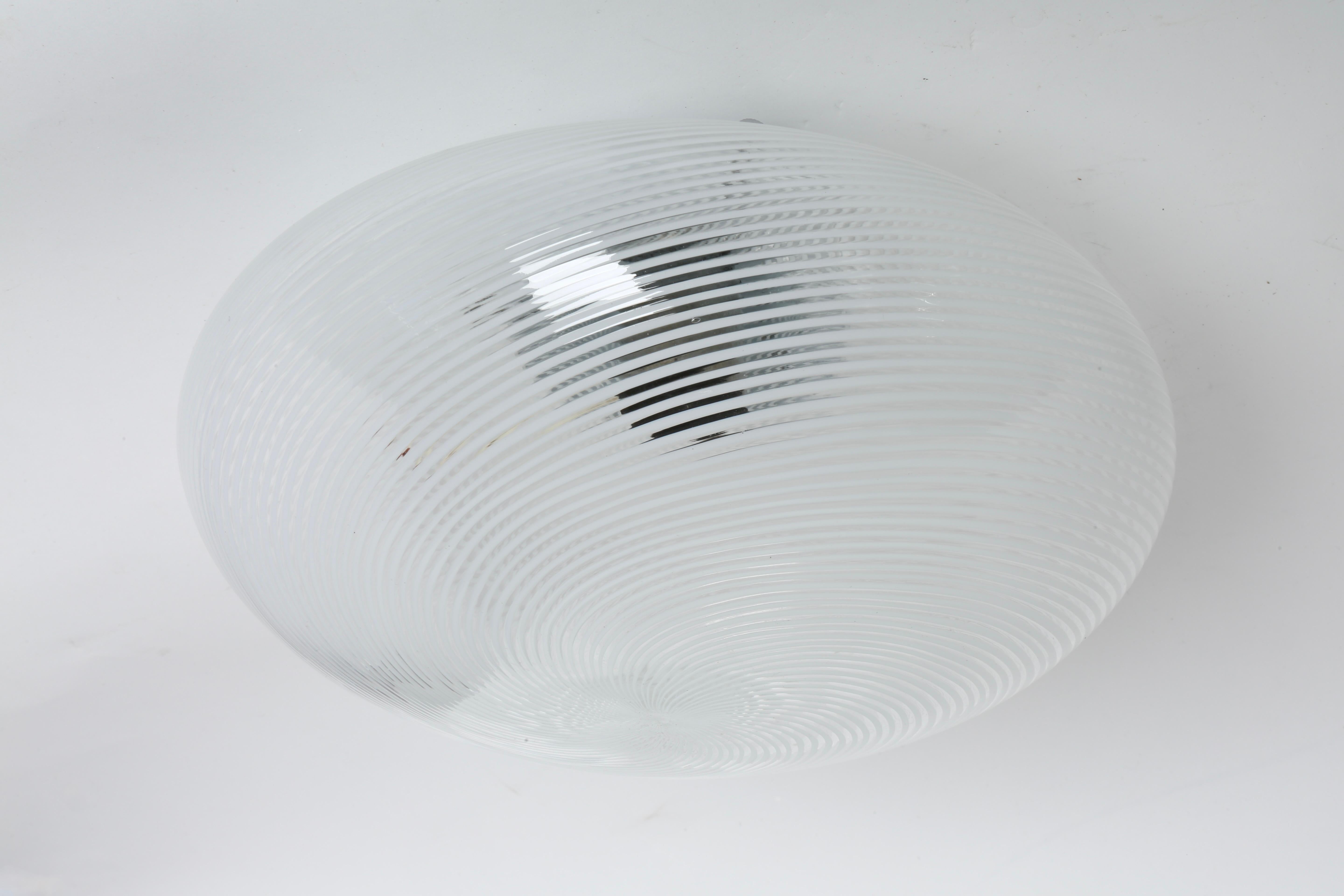 Murano Glass Flush Mount Ceiling or Wall lights, set of 2 Italy circa 1970s Esmaltado en venta