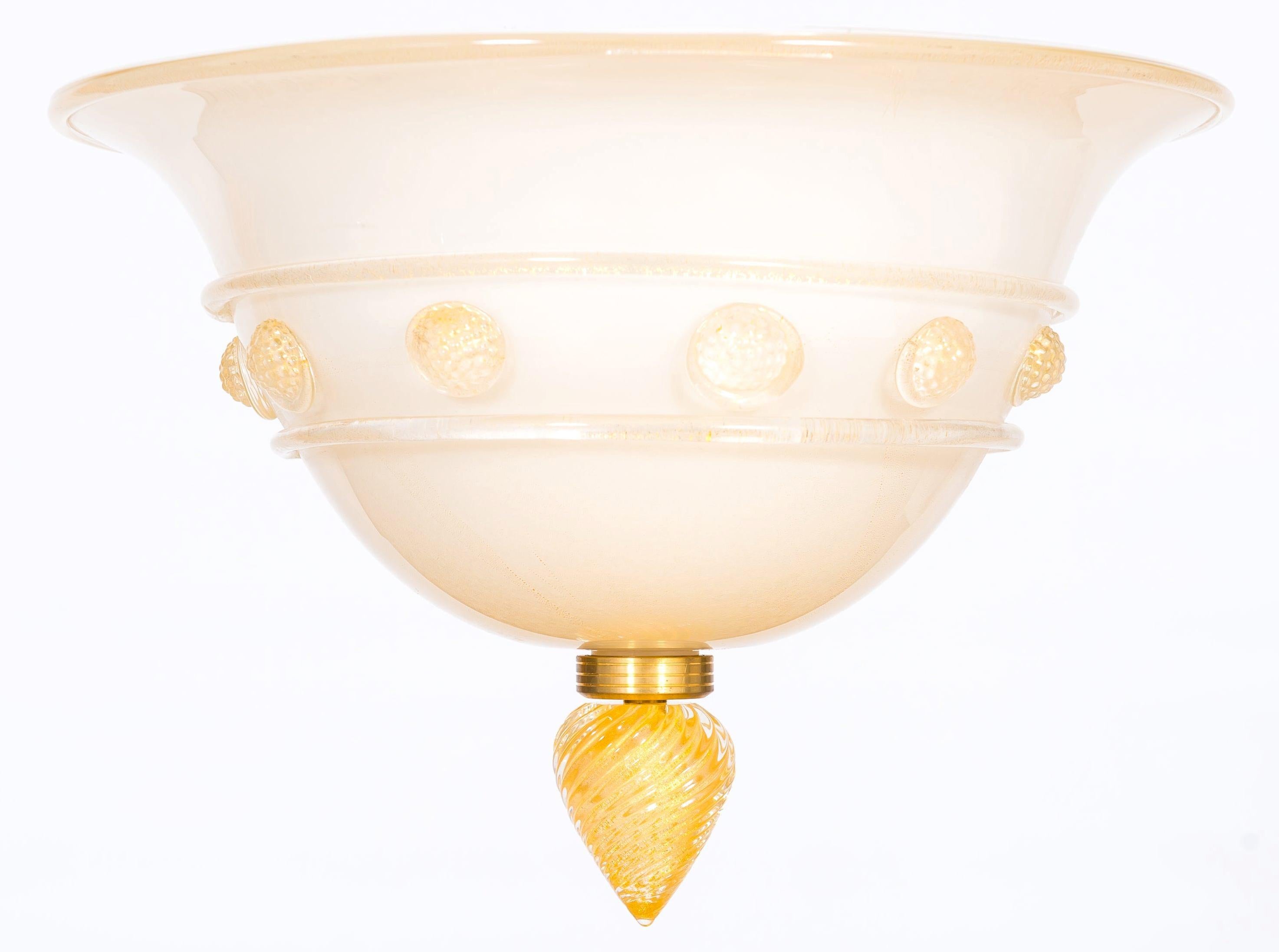 Murano glass flush mount ivory and gold color Decò, Italy.
This is a unique flush mount in Ivory and gold color, made up by a huge Murano glass bowl, with decorative elements in the middle of the main body, with ''morrise'' as the gold medals are